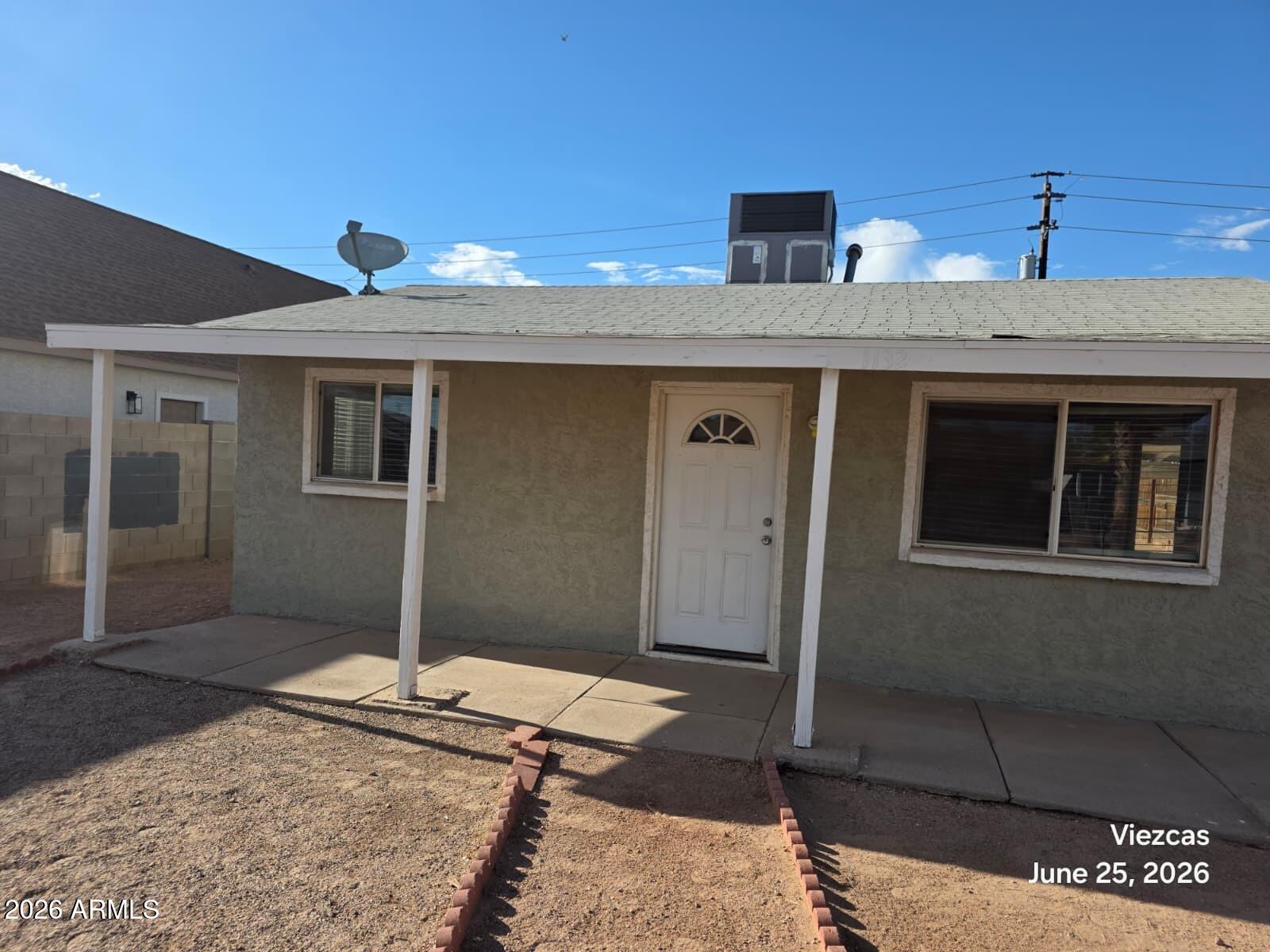 1132 E 4TH Street
