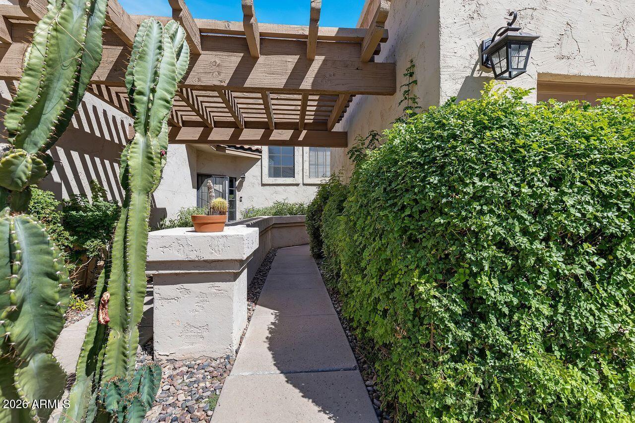 9705 E MOUNTAIN VIEW Road 1046