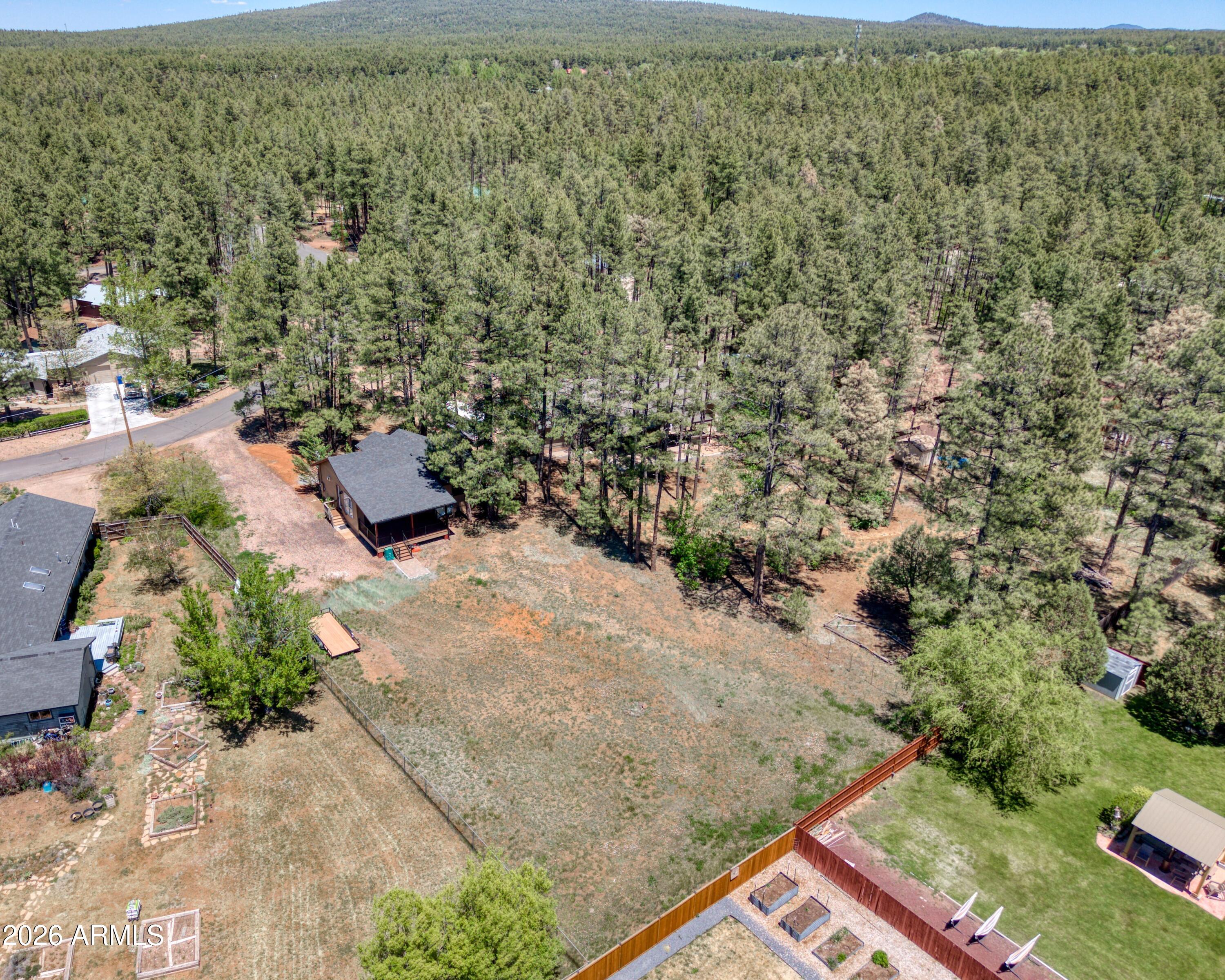 PINETOP ESTATES LOT 12 - Residential