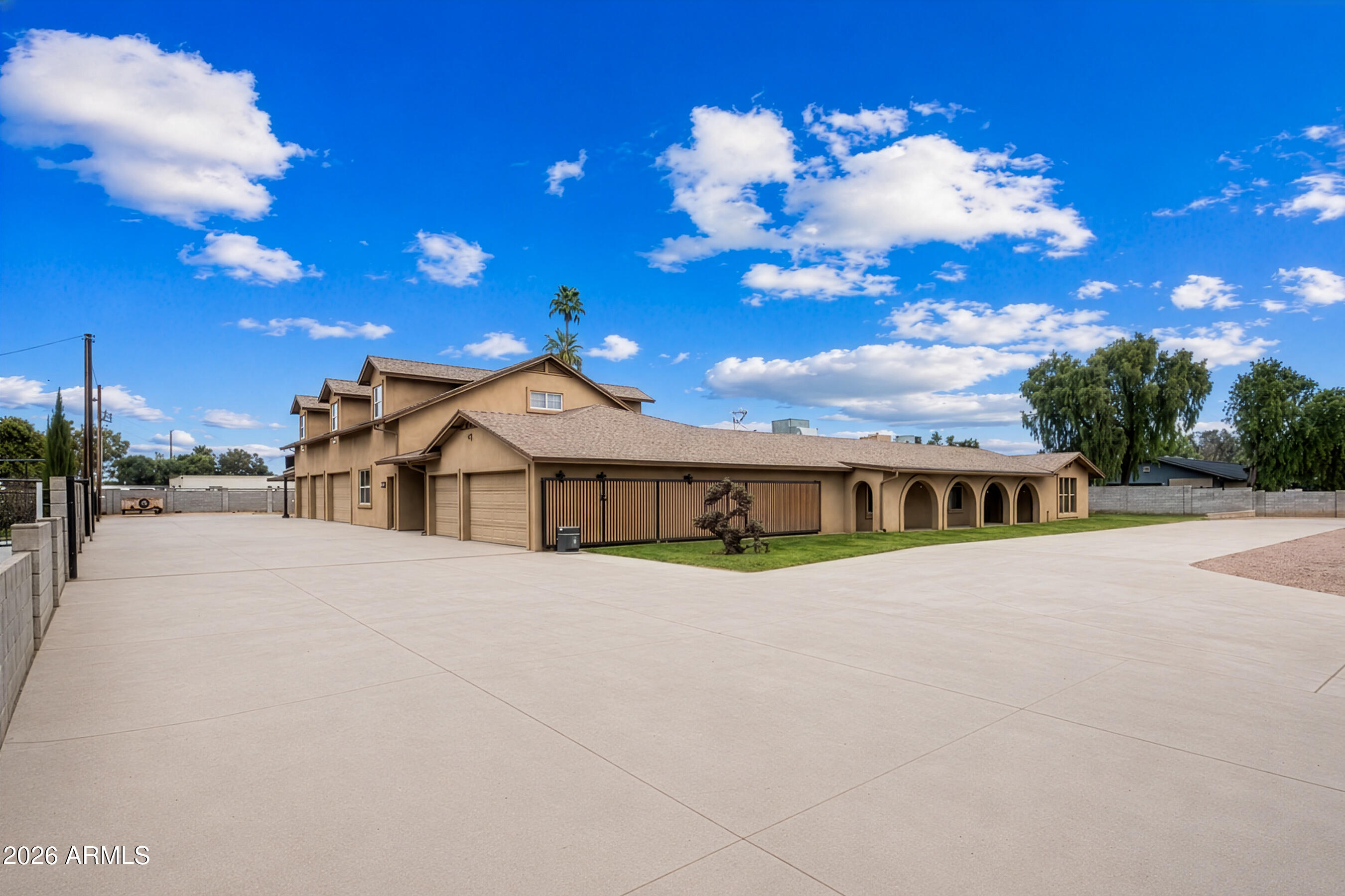 322 E Redfield Road