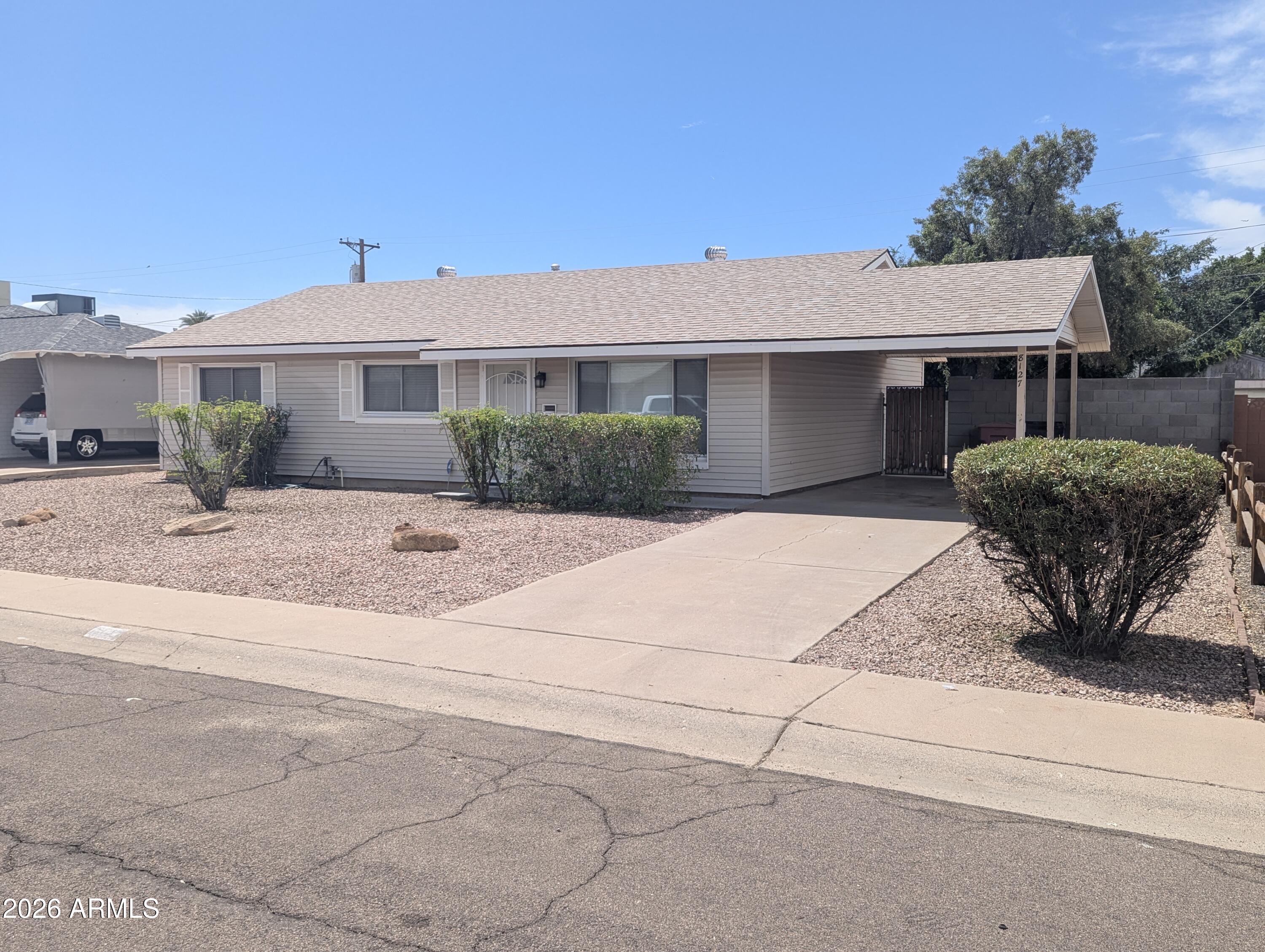 8127 E MITCHELL Drive