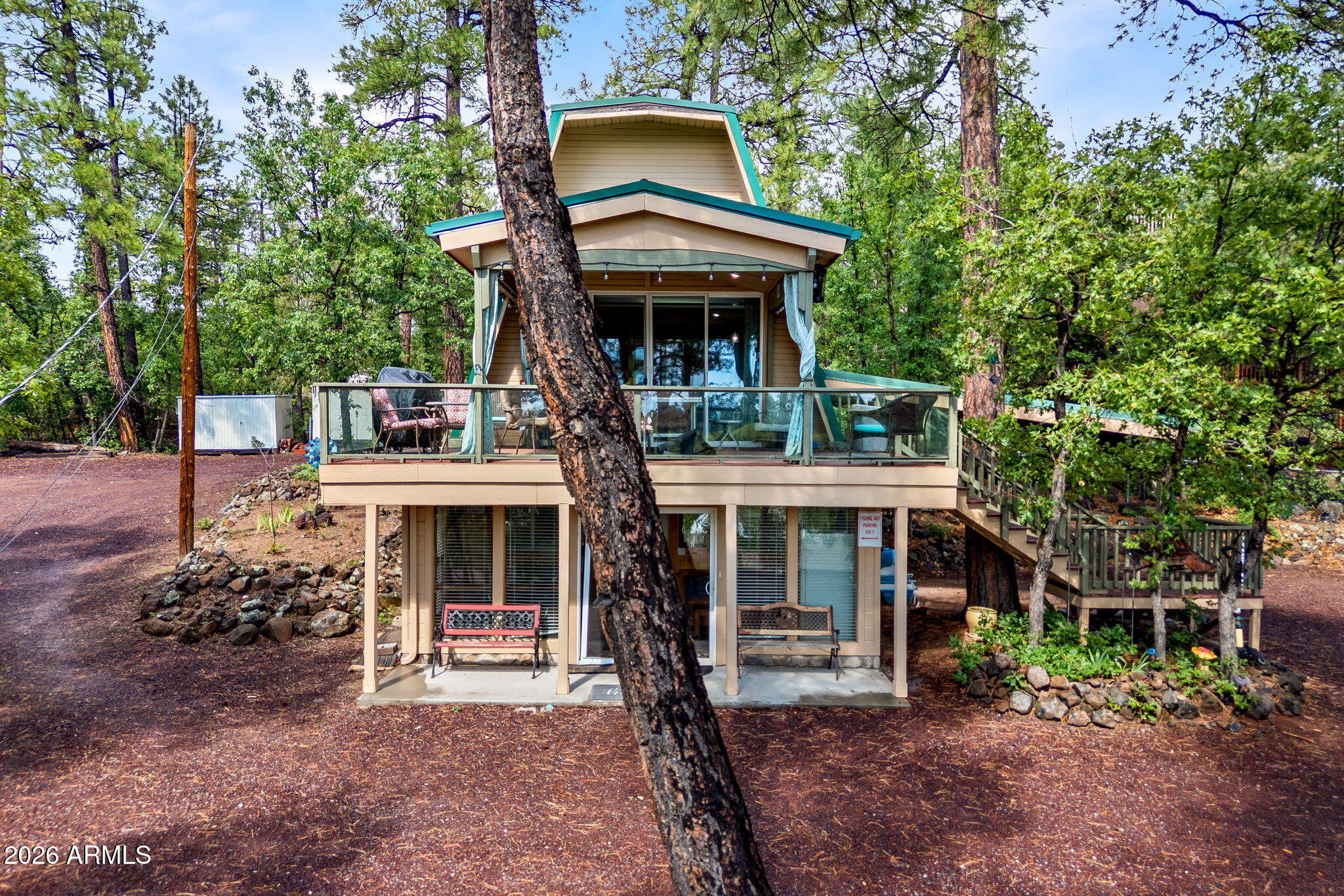 416 W ROCK Lane