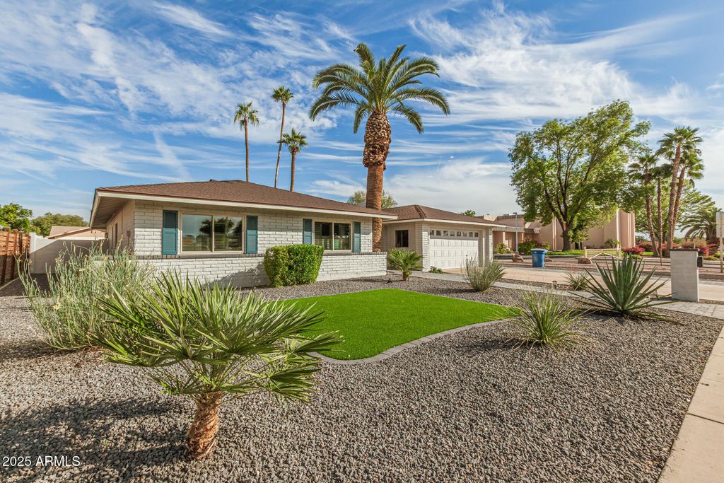 Photo of 5935 S Lakeshore Drive, Tempe, AZ 85283 (MLS # 6950944)