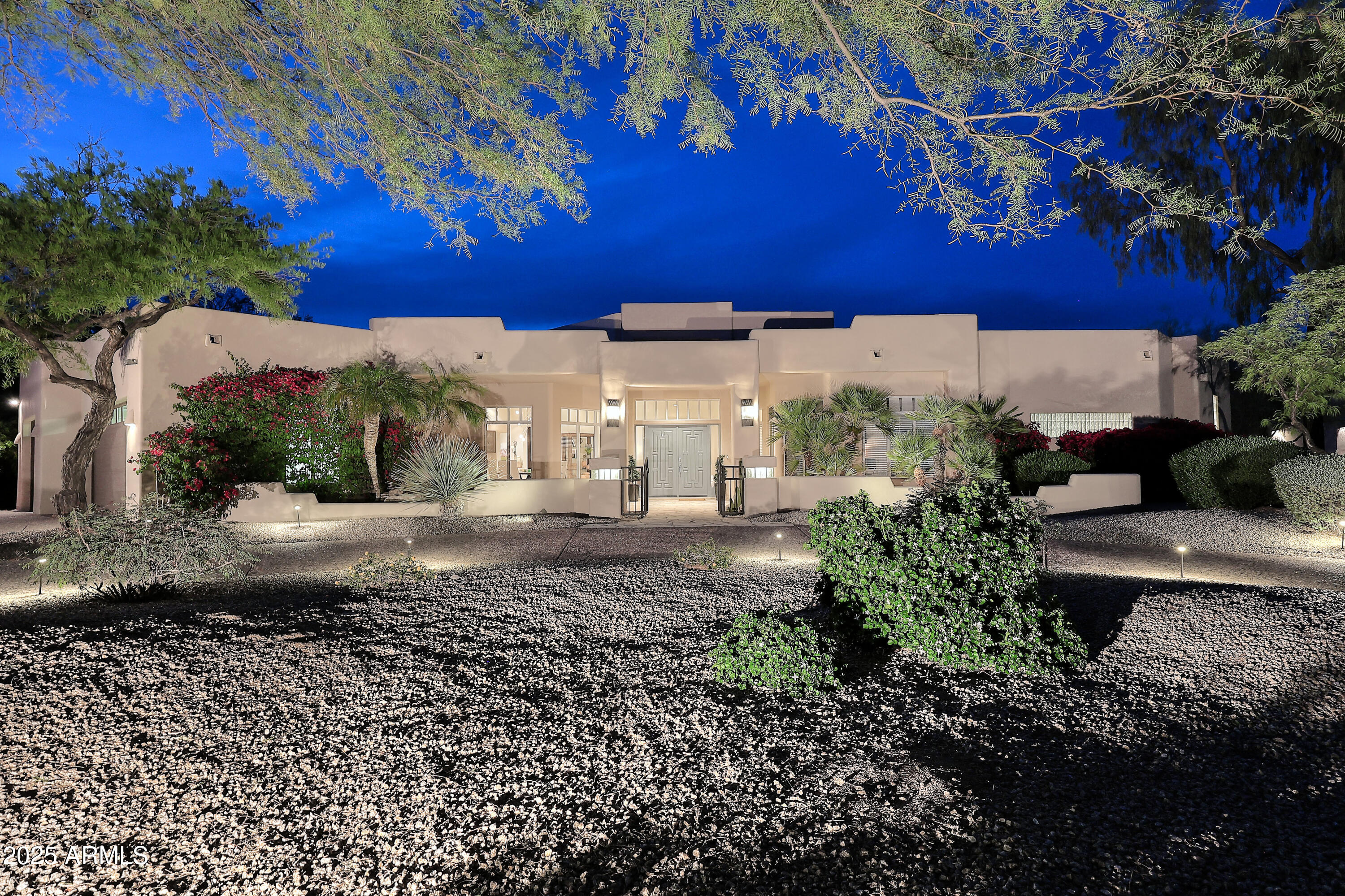 8230 E VIA DEL SOL Drive