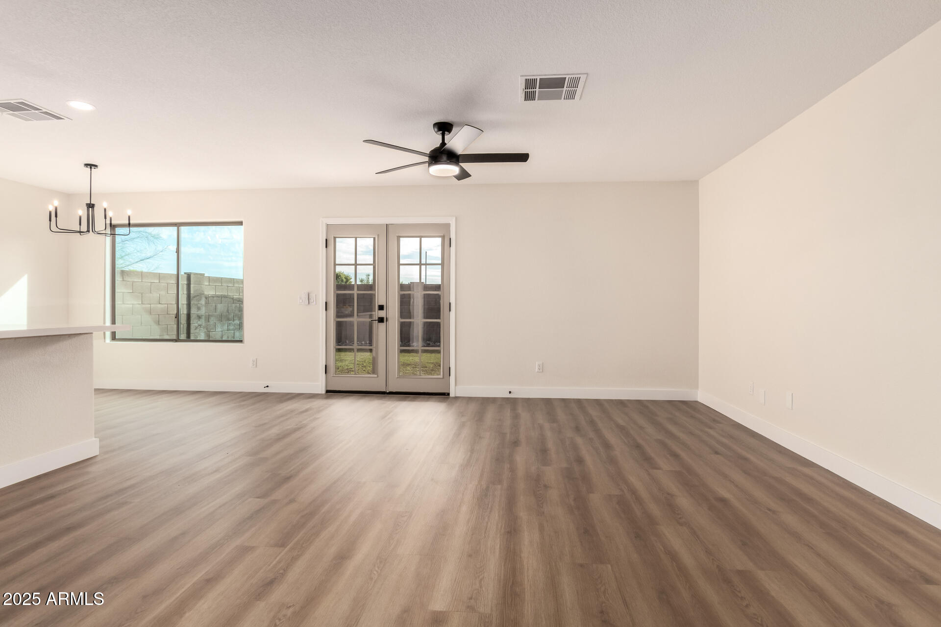 3221 W BEAUBIEN Drive