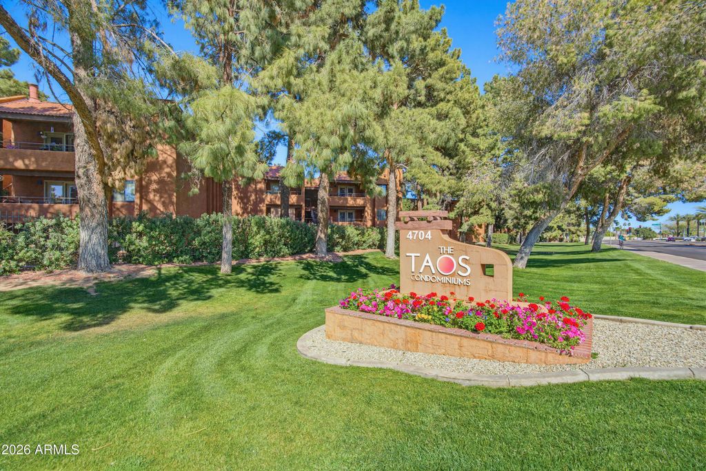 Photo of 4704 E Paradise Village Parkway N #303, Phoenix, AZ 85032 (MLS # 6999942)