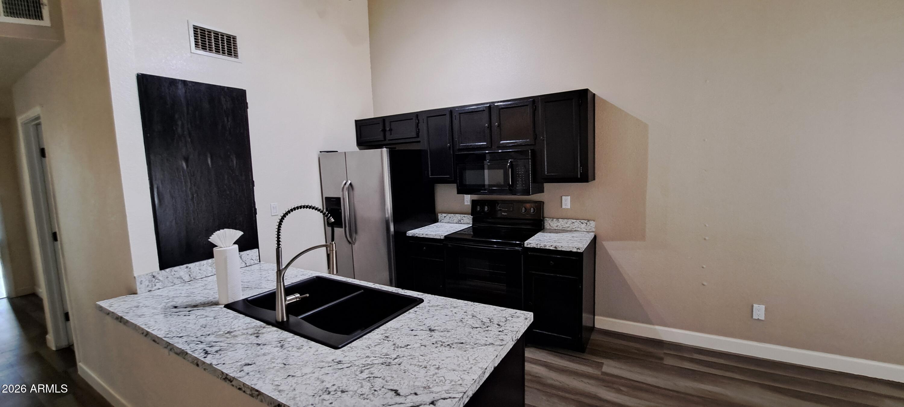 5236 W PEORIA Avenue 202