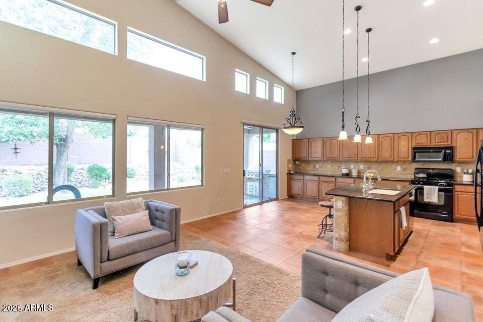 2244 W Spur Drive
