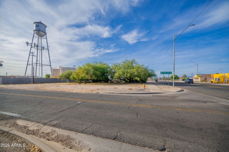 Positioned in the heart of Florence's historic downtown, this prime corner lot offers an exceptional opportunity to bring your vision to life. Surrounded by a thriving mix of established businesses--including dining, medical offices, insurance agencies, auto parts retailers, and barbershops--this location benefits from steady local traffic and strong community presence.
Whether you're looking to develop now or secure a strategic buy-and-hold investment, this property presents endless potential in one of Pinal County's most charming and steadily growing towns. With its rich history and small-town appeal, Florence continues to attract residents and visitors alike, creating demand for new and creative commercial concepts.
Bring something the community needs--boutique retail, non-profit, specialty dining, professional services, or a unique gathering space--and make your mark in this vibrant downtown setting.
Buyer to complete all due diligence regarding zoning, setbacks, and building requirements. Buyers are encouraged to work directly with the Town of Florence to confirm permitted uses and development guidelines.