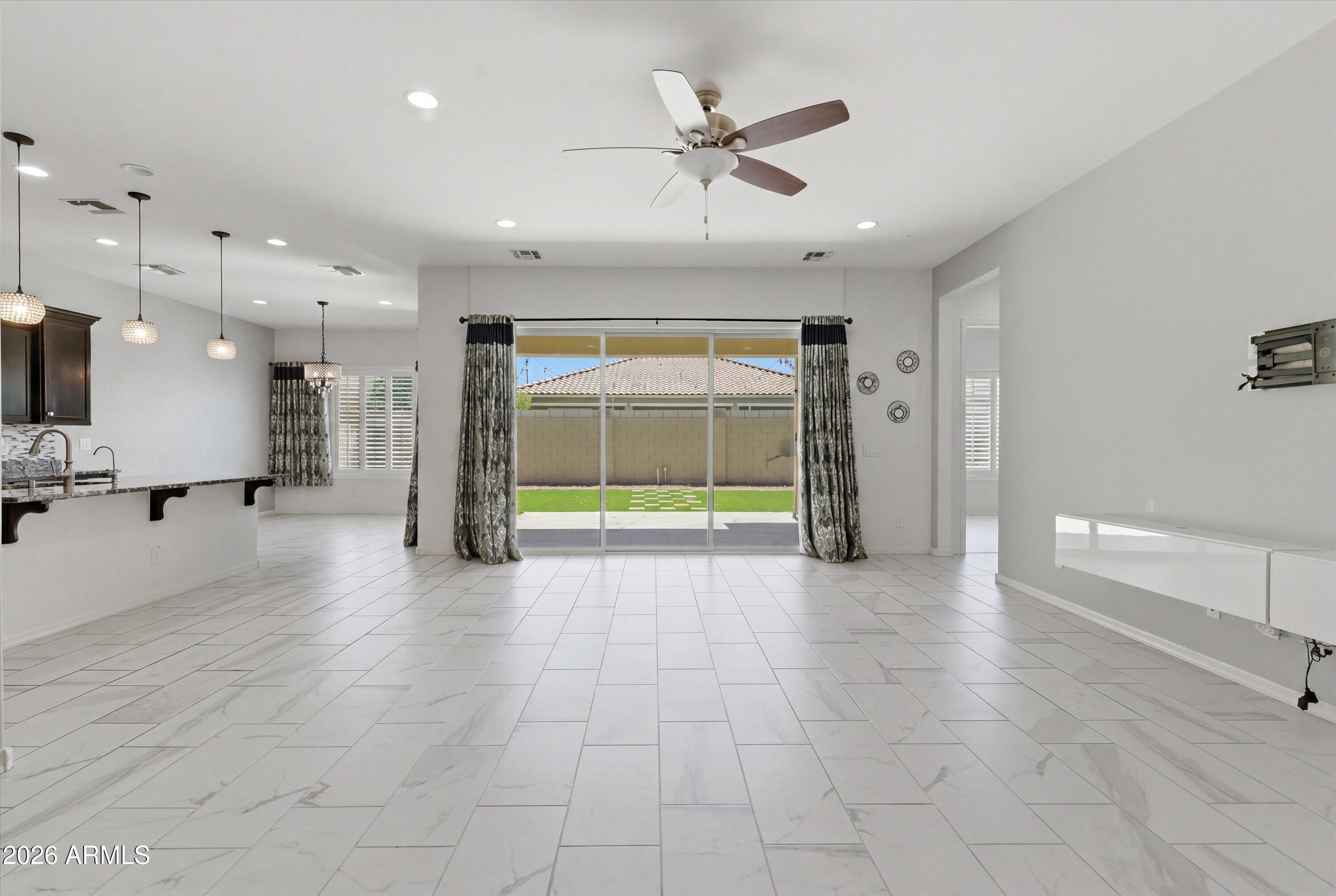1083 E HOLLAND PARK Drive
