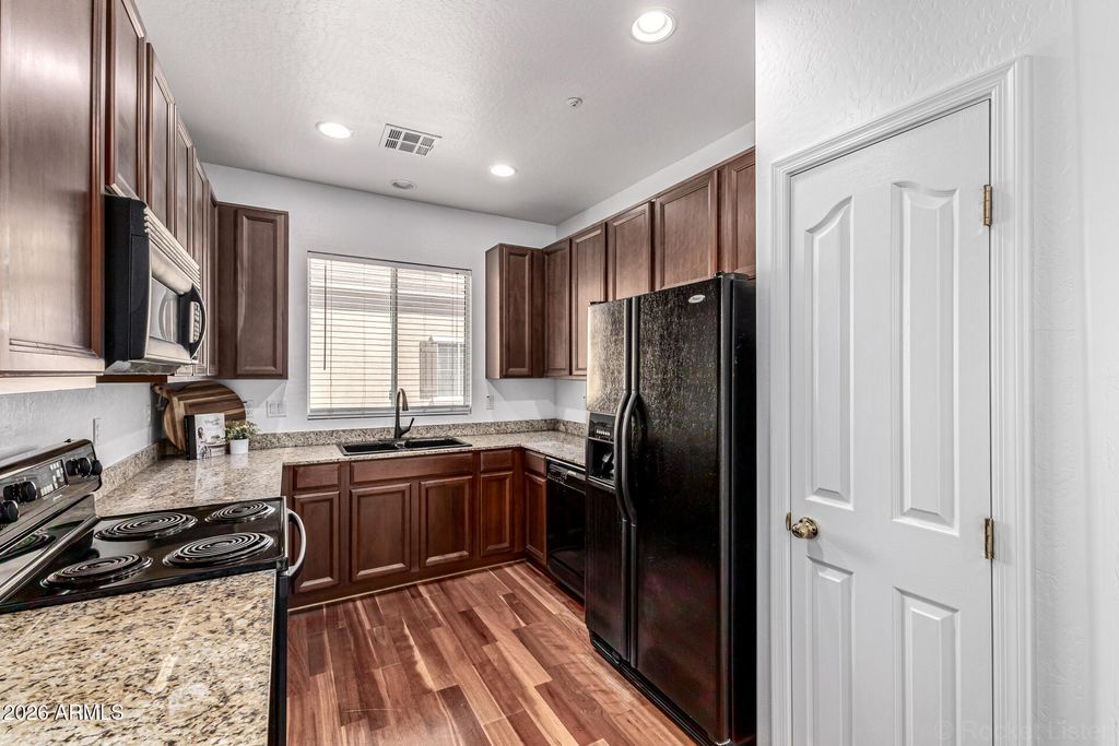 Photo of 970 W Aspen Way, Gilbert, AZ 85233 (MLS # 6996417)