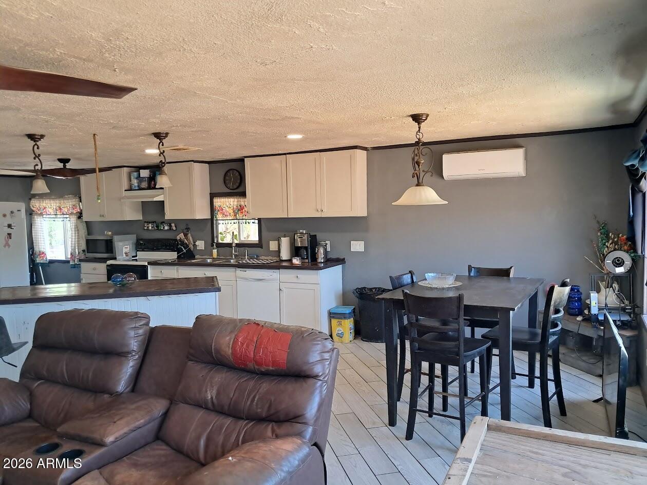 GOLDEN MEADOWS 2 - Residential