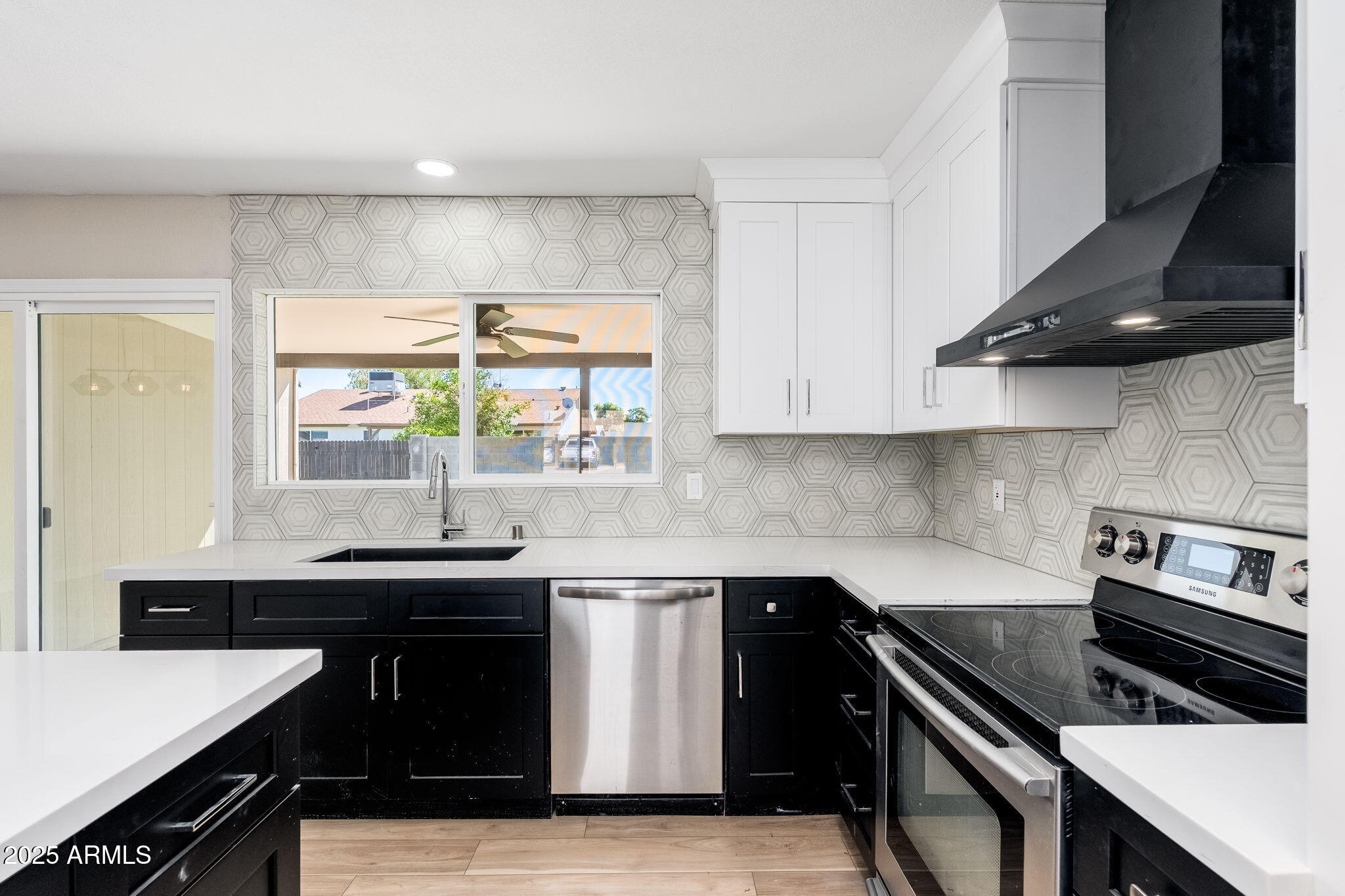 1805 W CHEYENNE Drive