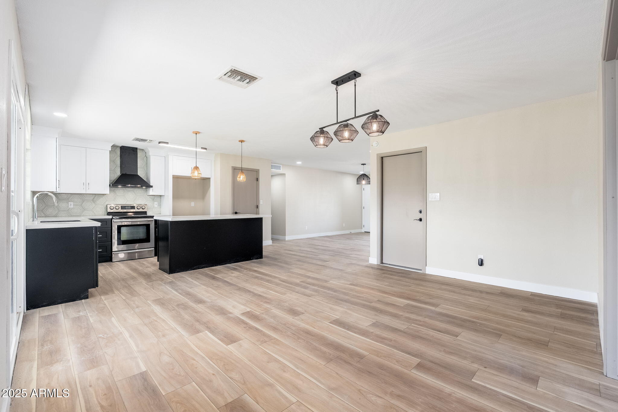 1805 W CHEYENNE Drive