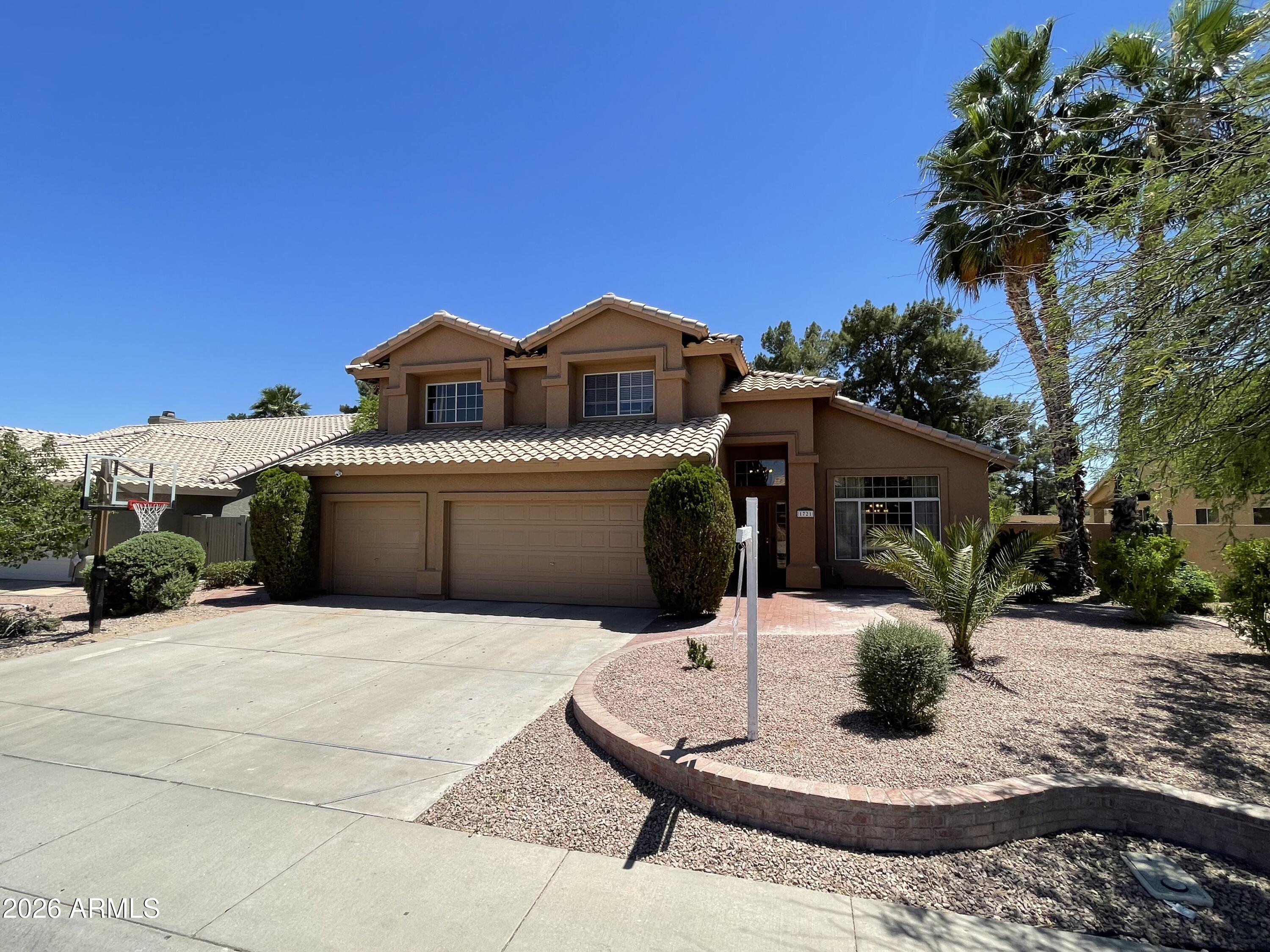1721 W GARY Drive