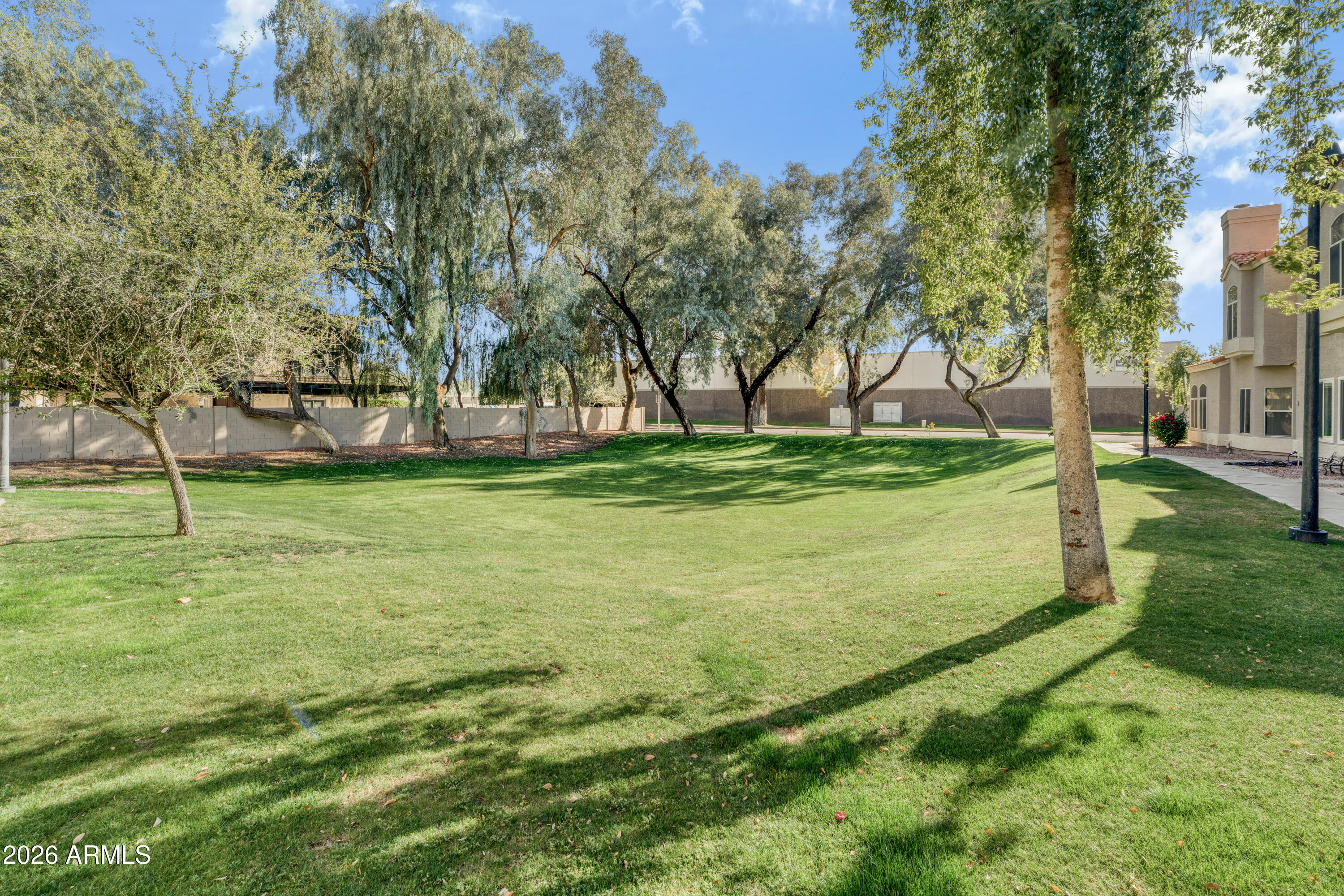 500 N ROOSEVELT Avenue 48