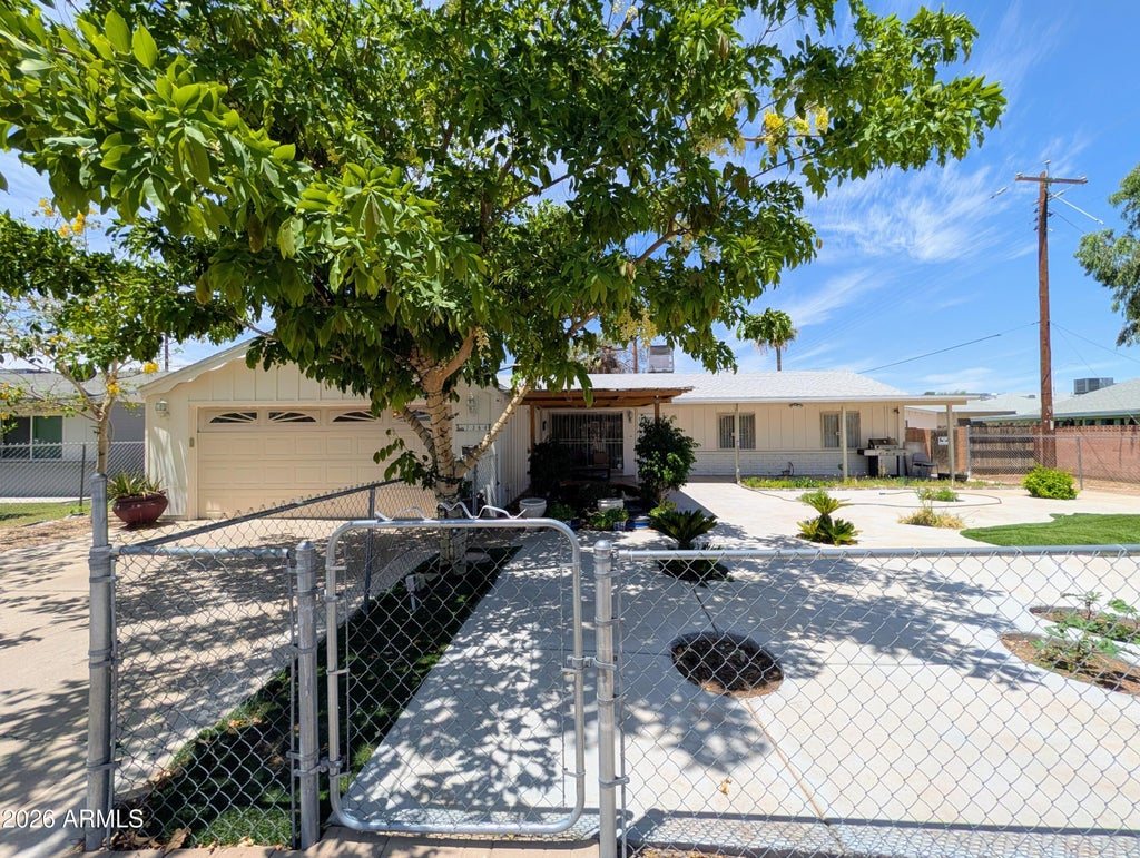 Photo of 7364 N 39th Avenue, Phoenix, AZ 85051 (MLS # 7094685)