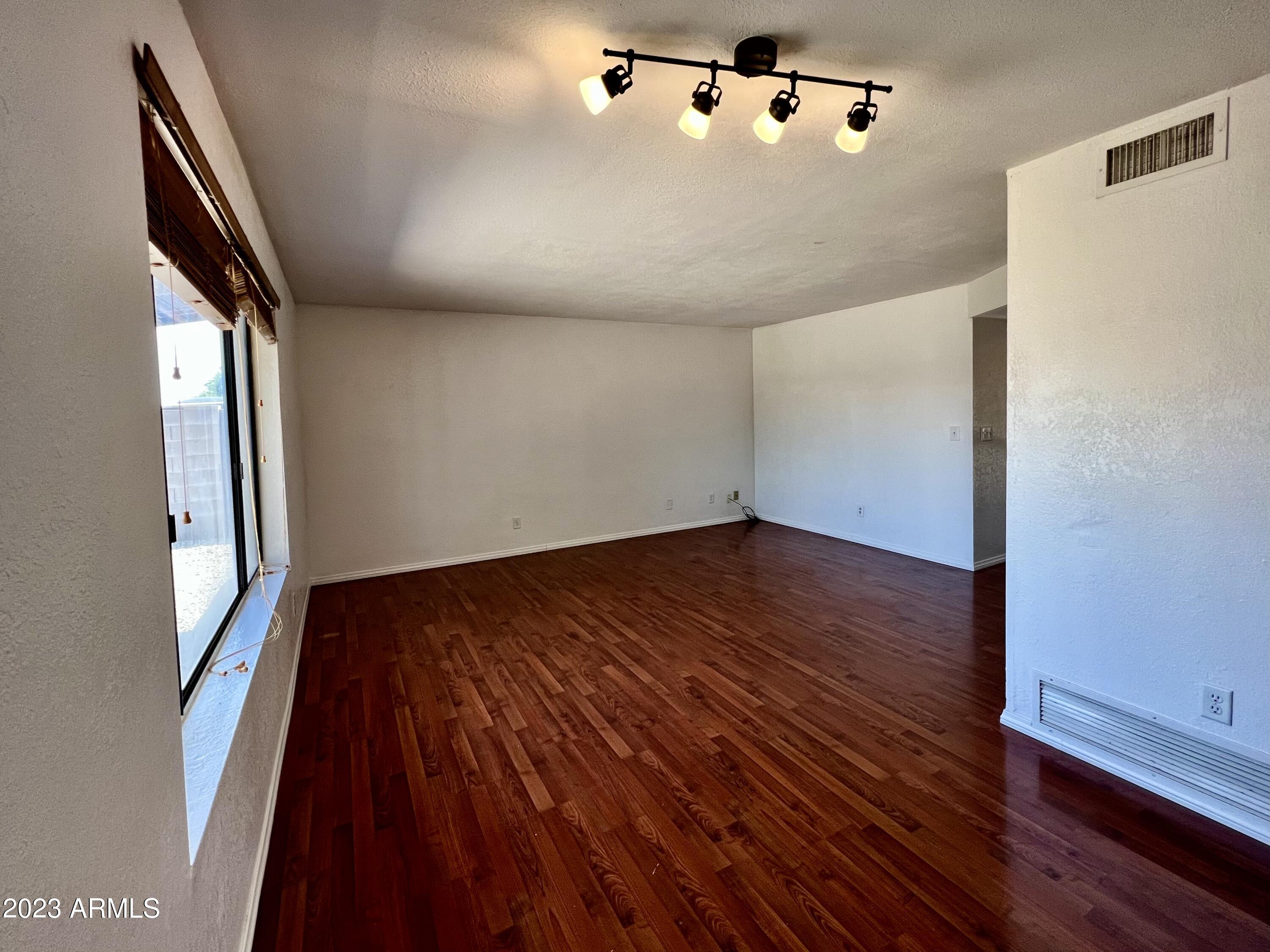 MONTEBELLO - Residential