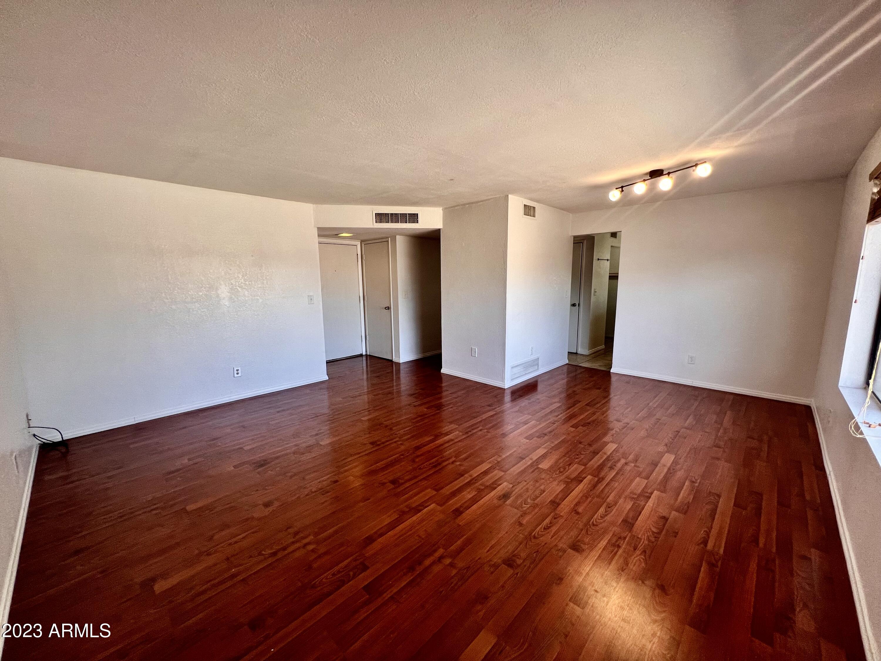 MONTEBELLO - Residential