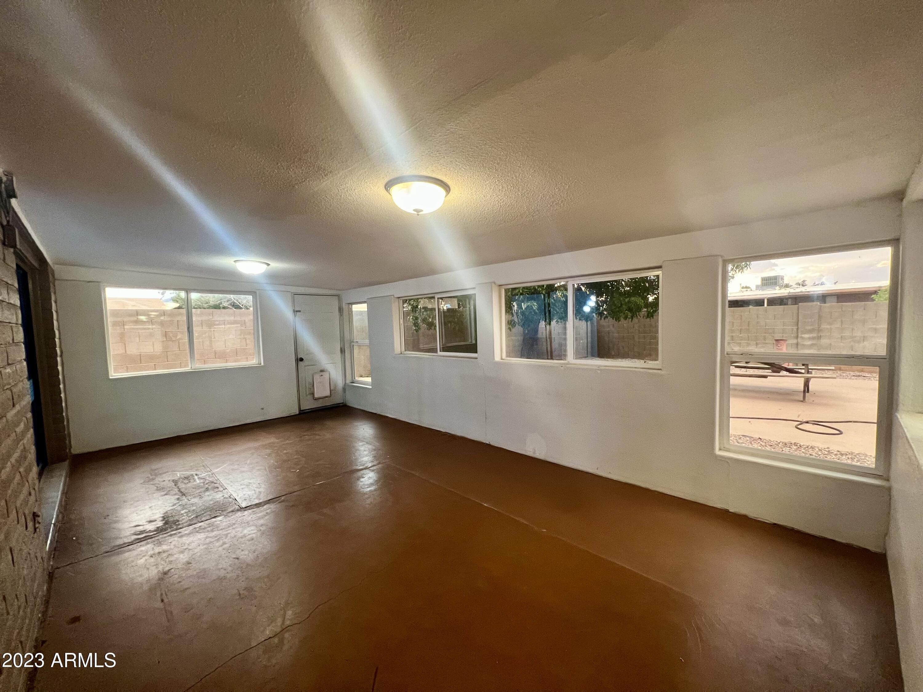 MONTEBELLO - Residential