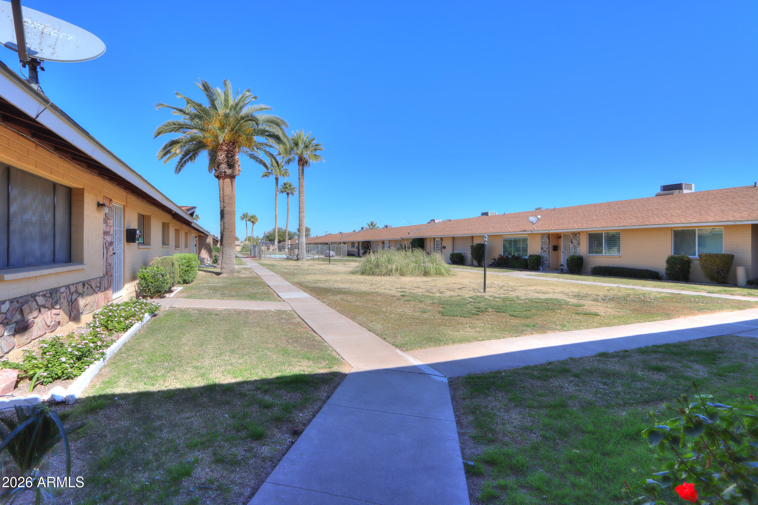 711 E LAUREL Drive 5