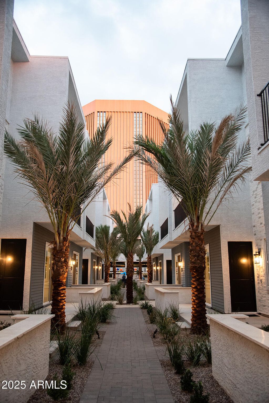 Photo of 127 W Holcomb Lane, Phoenix, AZ 85003 (MLS # 6953712)