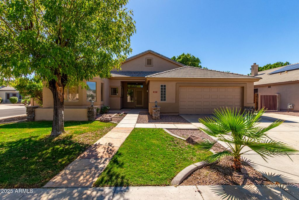 Photo of 7977 W Clara Lane, Peoria, AZ 85382 (MLS # 6929188)