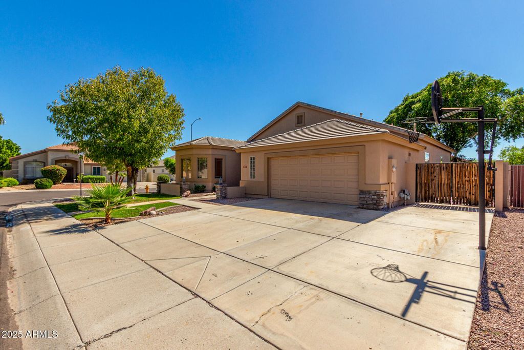 Photo of 7977 W Clara Lane, Peoria, AZ 85382 (MLS # 6929188)