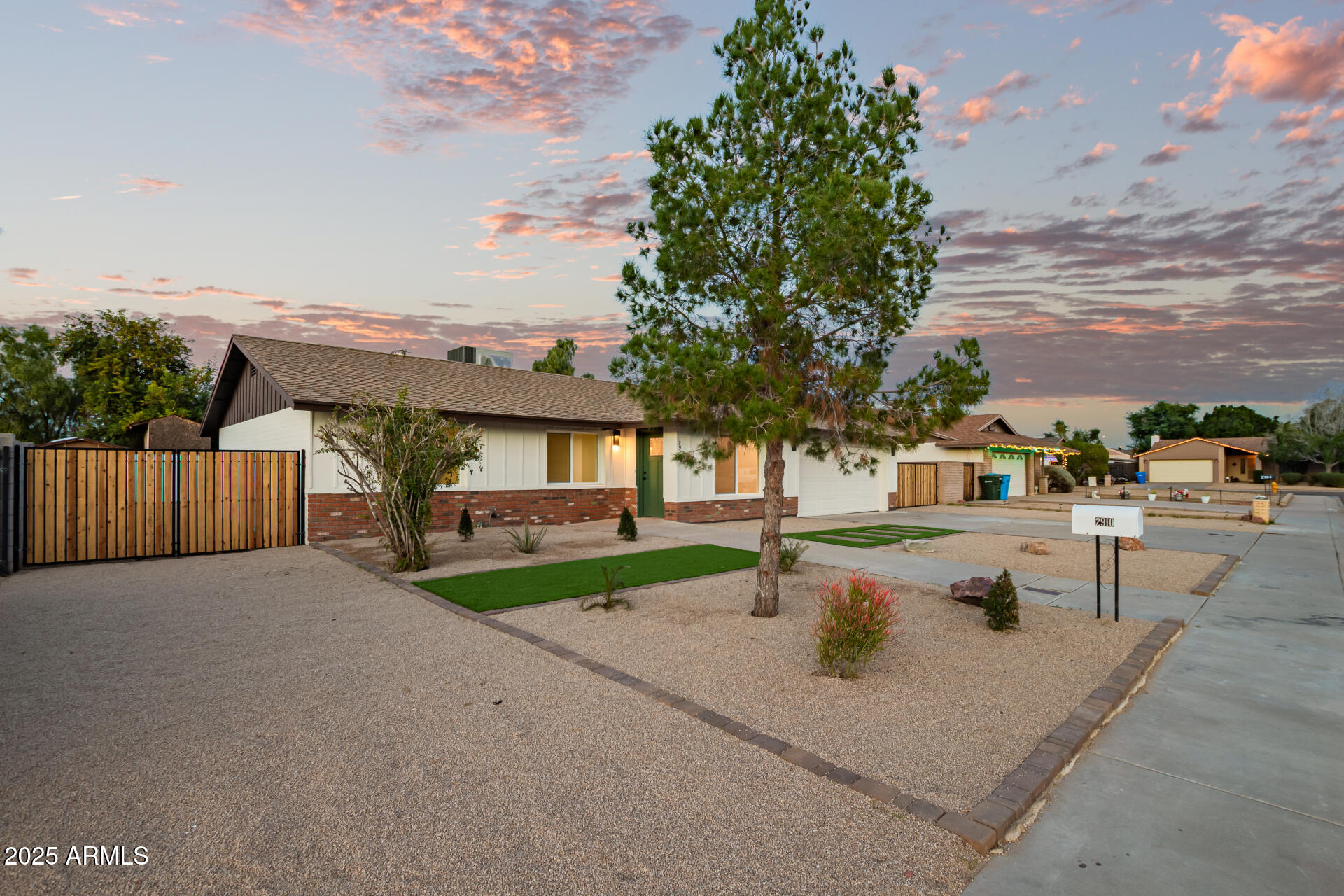 2910 W ANDERSON Drive