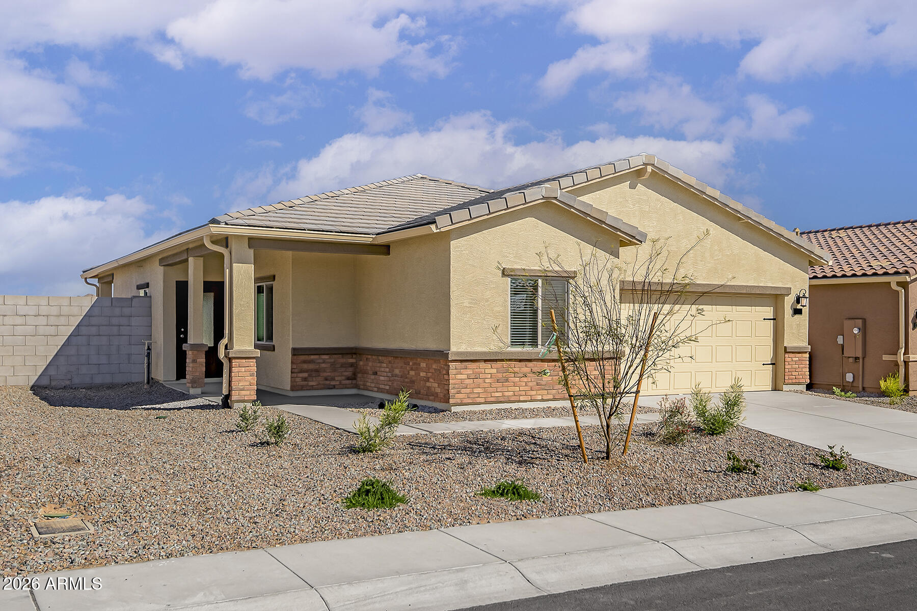 617 W Red Hawk Court