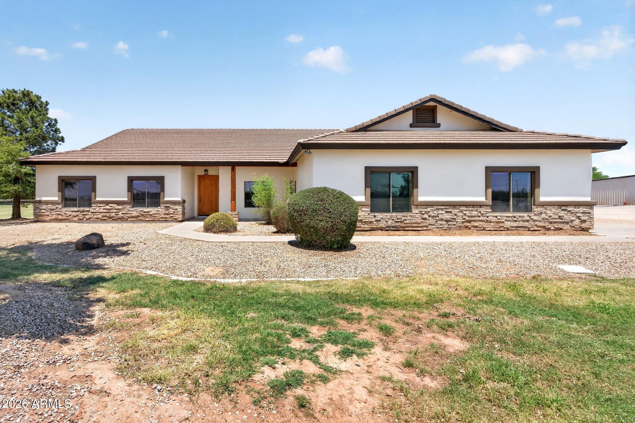 3002 E SHERRY Lane