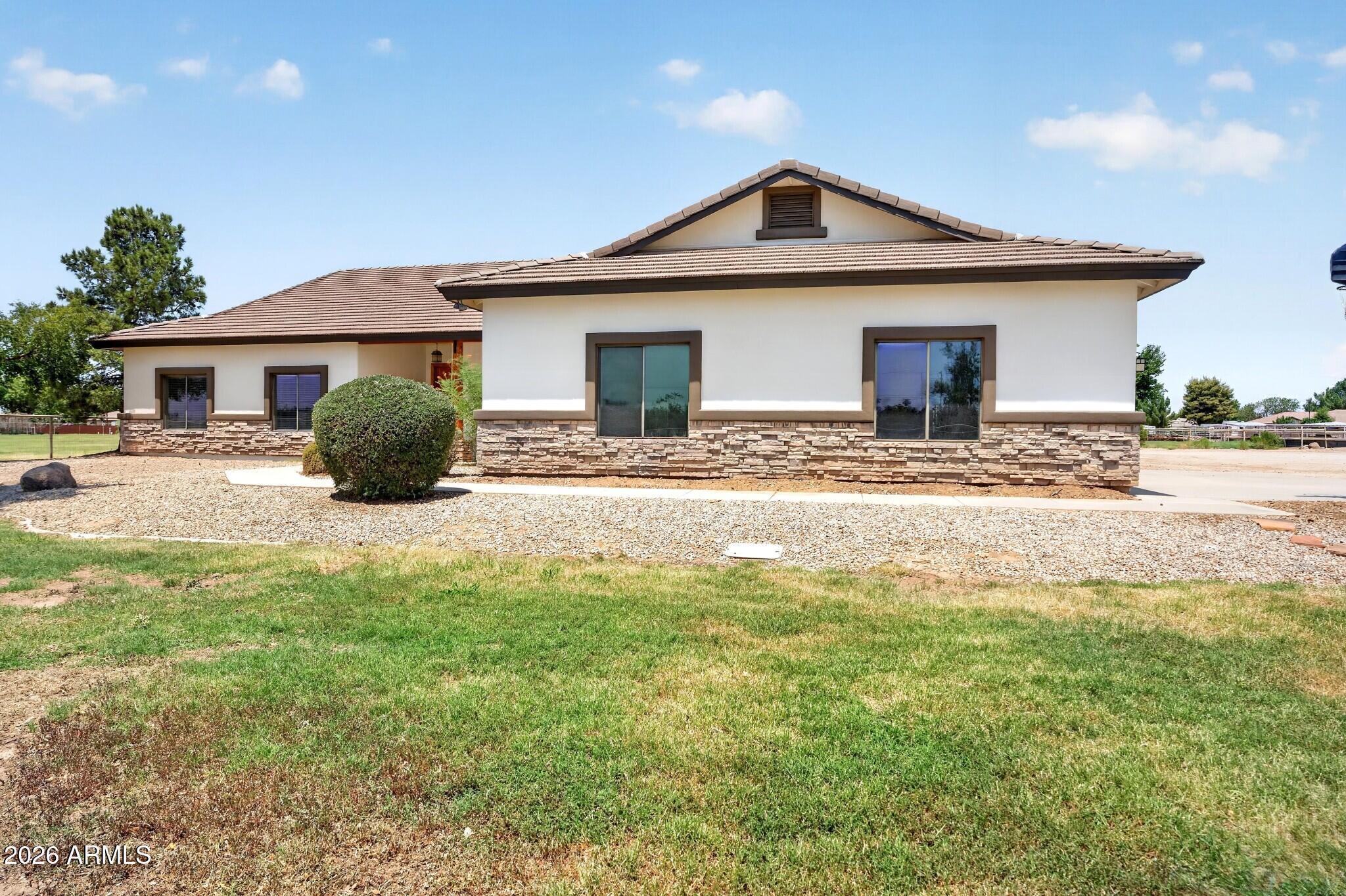 3002 E SHERRY Lane