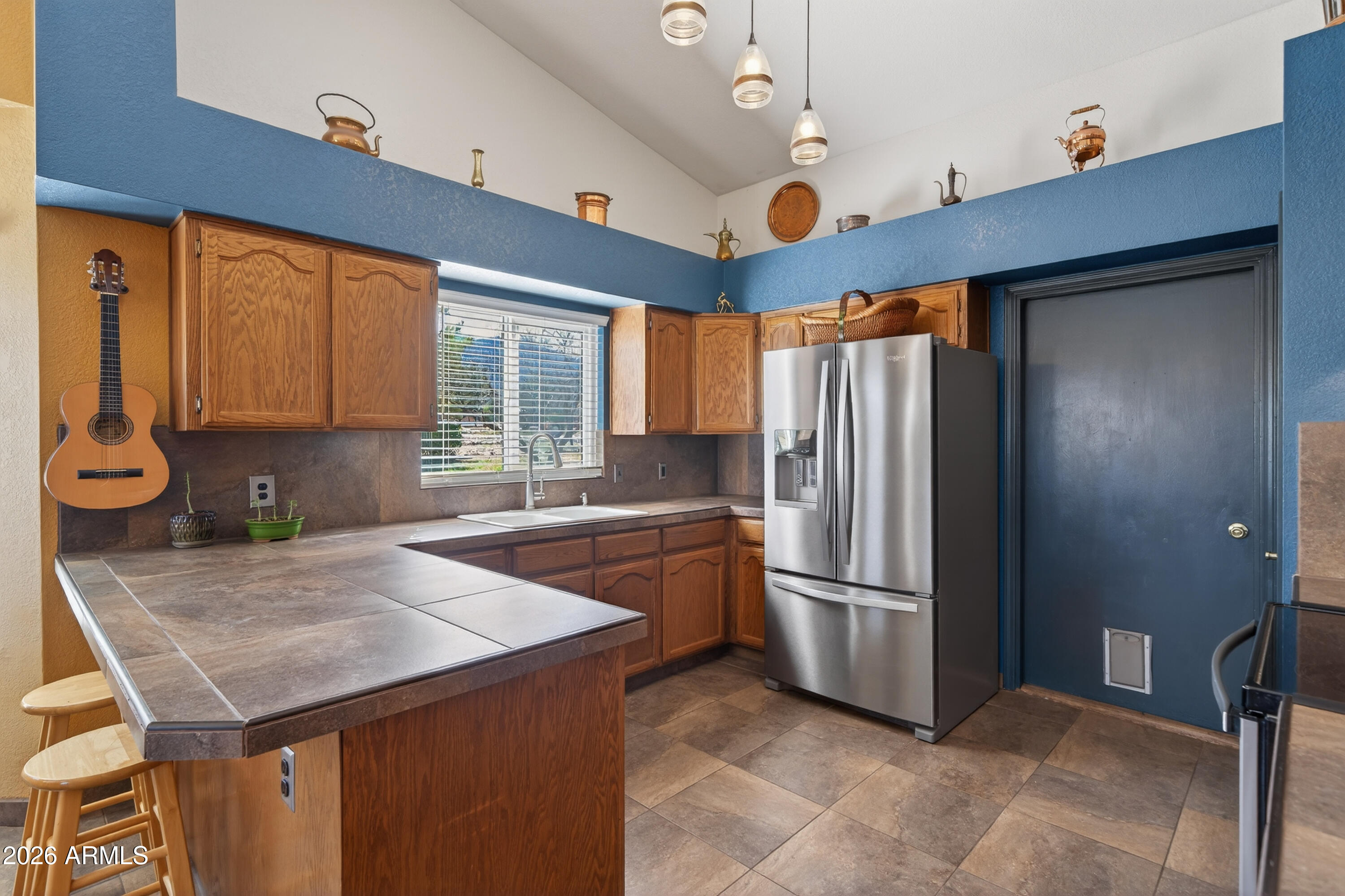 4833 S LAGUNA Avenue