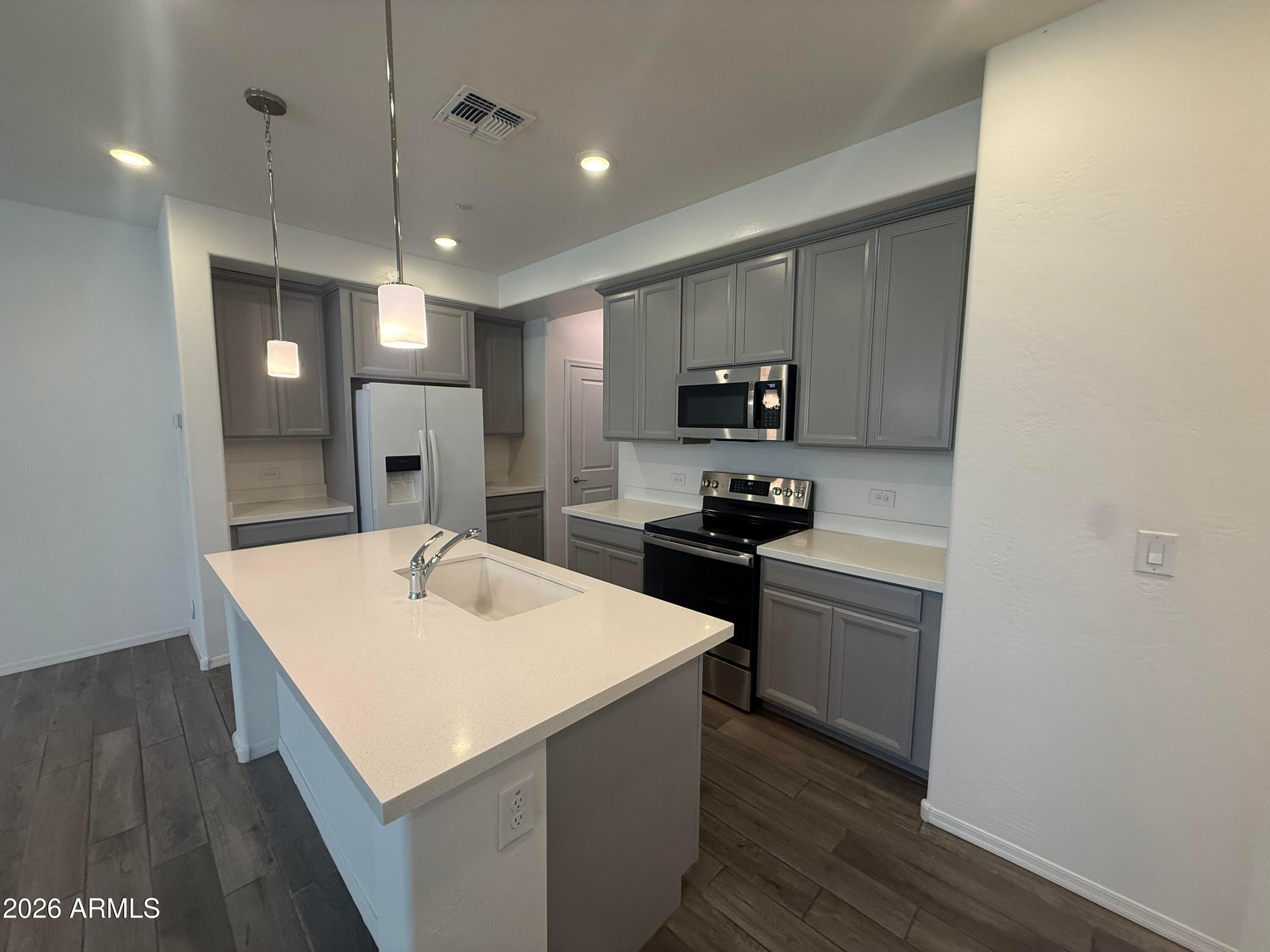 1959 E Hampton Lane Unit 104