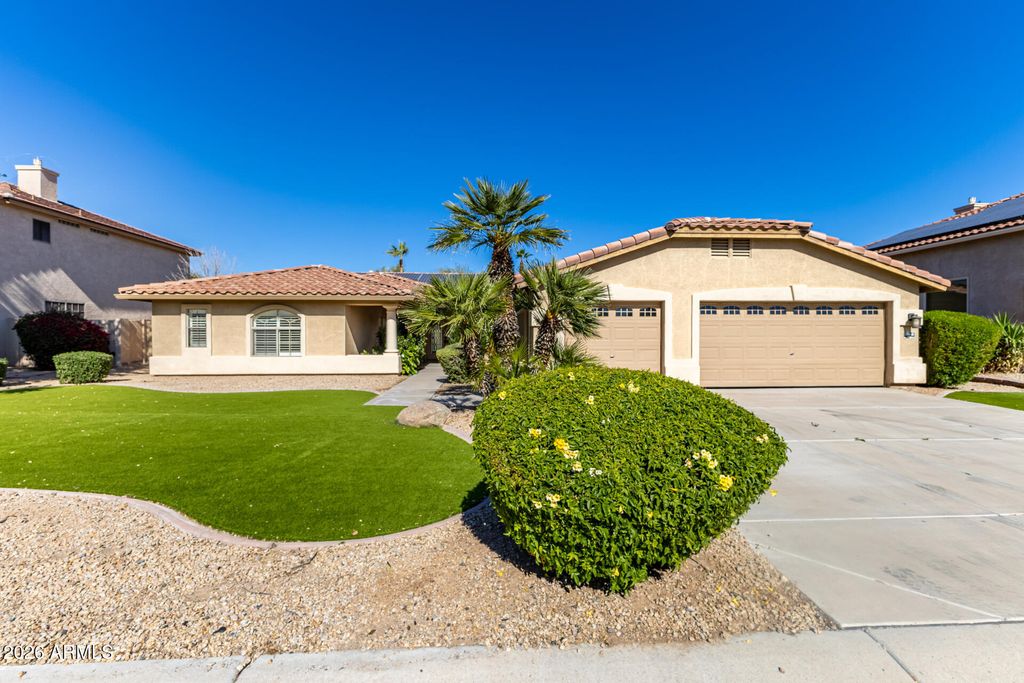 Photo of 13616 W Reade Avenue, Litchfield Park, AZ 85340 (MLS # 6979871)
