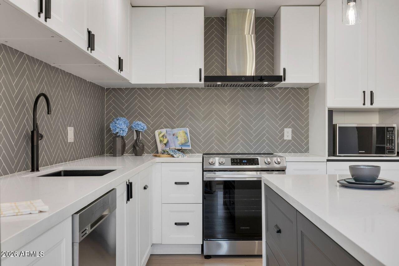 8055 E THOMAS Road E117