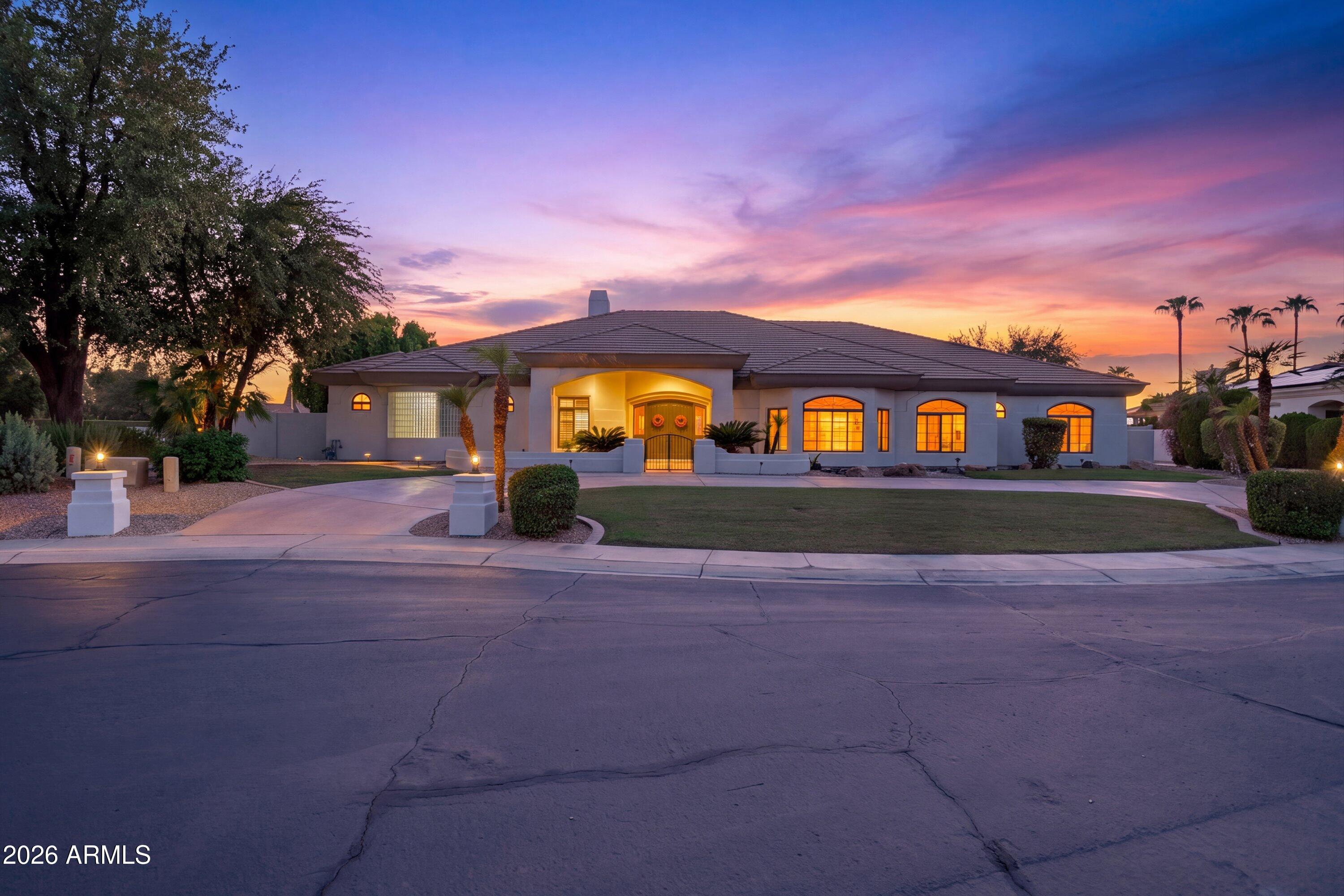 4914 N VALLEY Glen