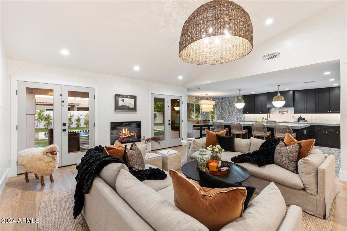 8014 E Del Tesoro Drive