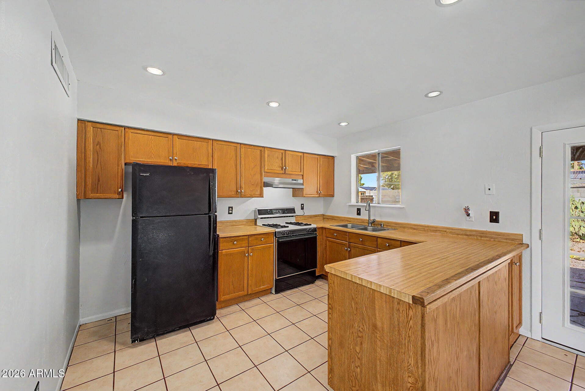 3724 E ACOMA Drive
