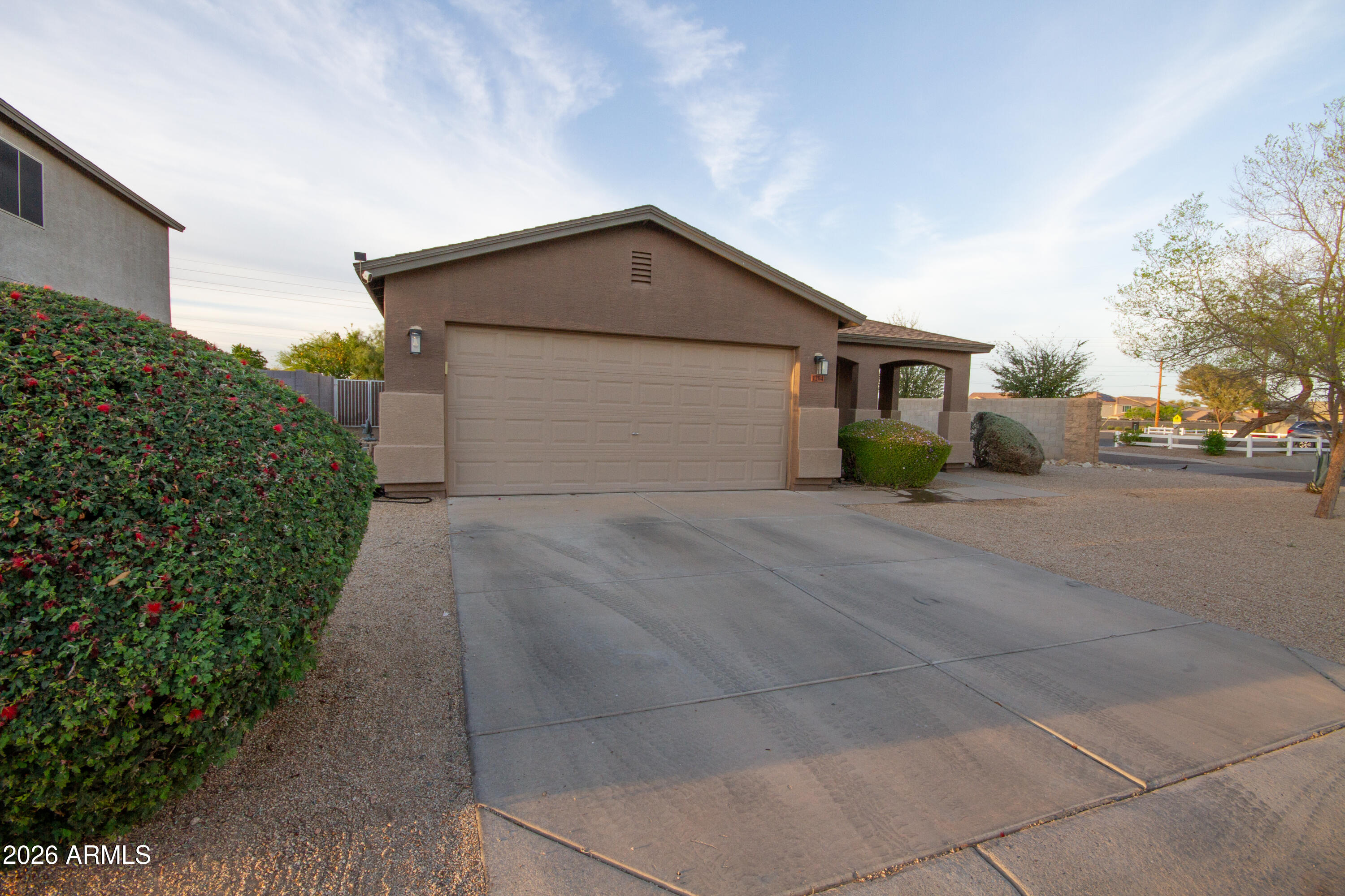 1204 E Silversmith Trail
