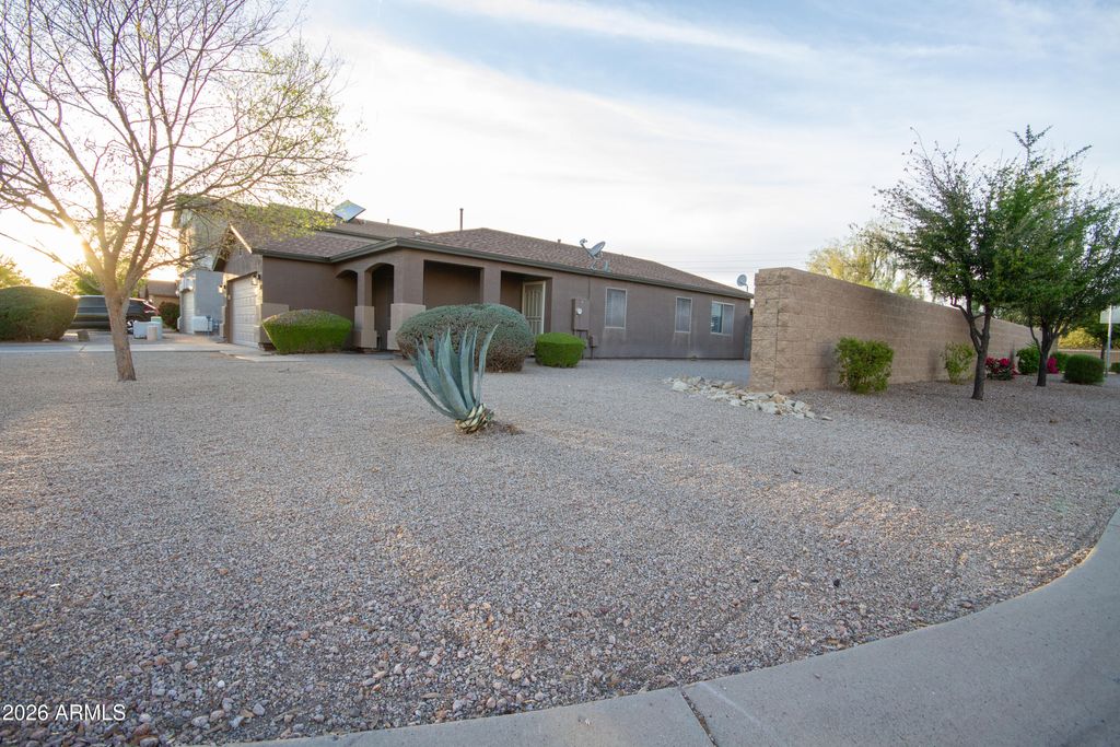 Photo of 1204 E Silversmith Trail, San Tan Valley, AZ 85143 (MLS # 7013158)