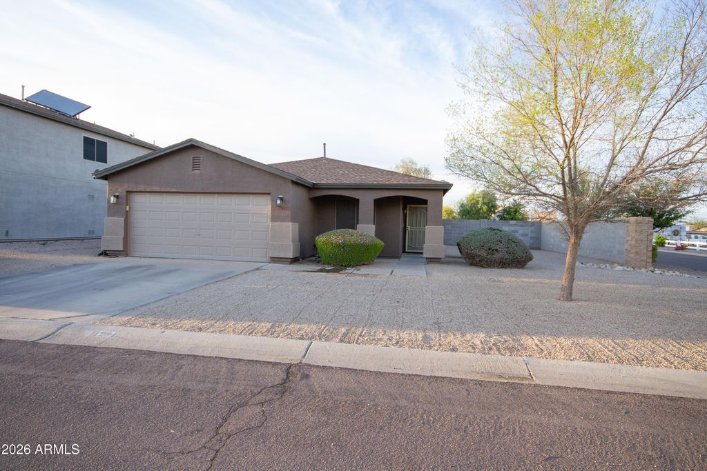 Photo of 1204 E Silversmith Trail, San Tan Valley, AZ 85143 (MLS # 7013158)