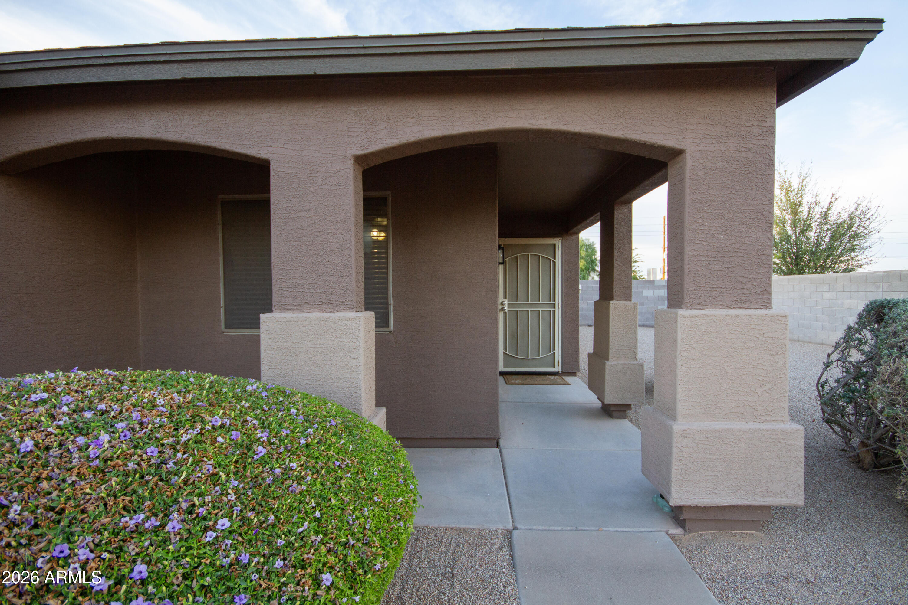 1204 E Silversmith Trail