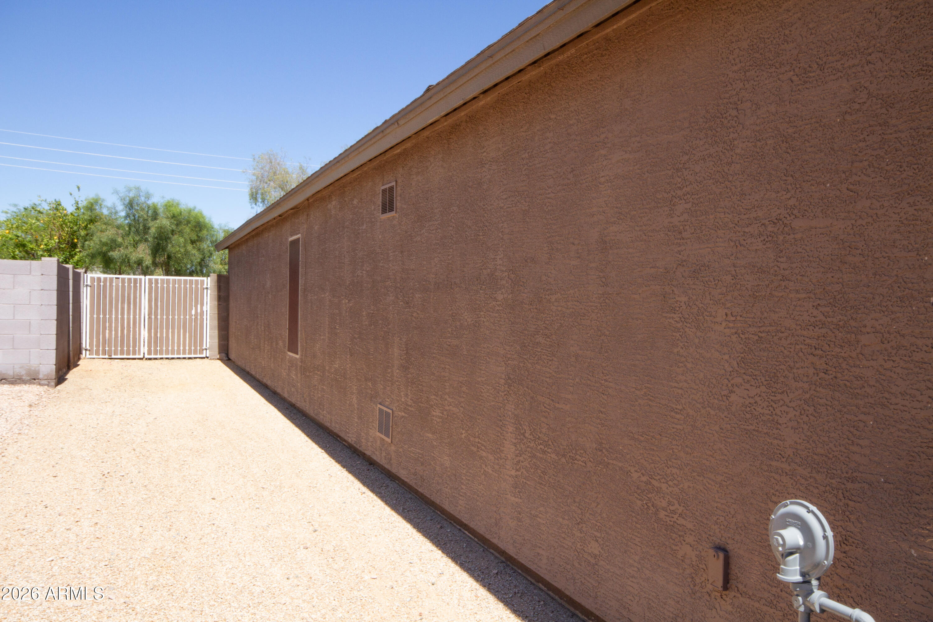 1204 E Silversmith Trail