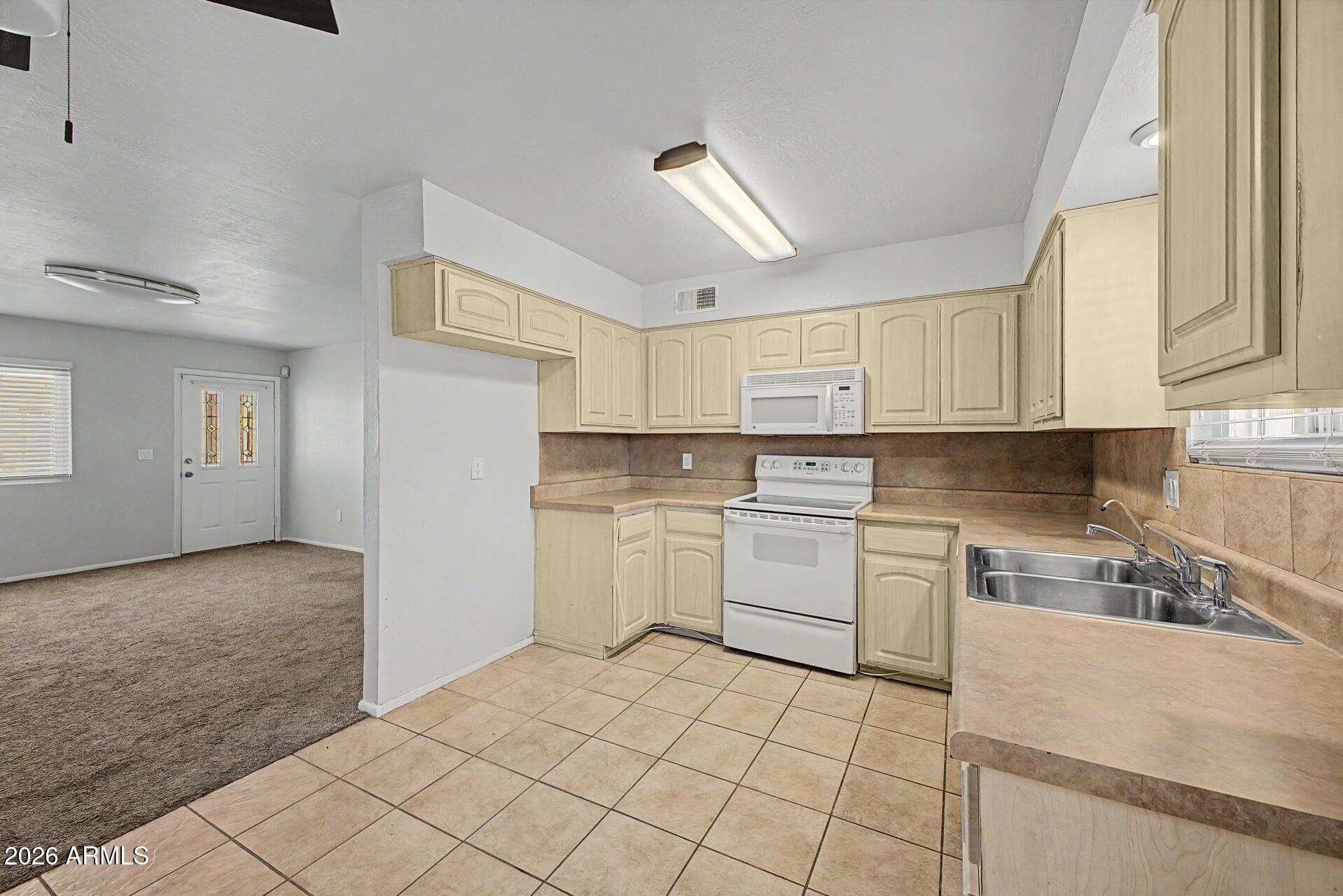 CASITA MARIE TOWNHOUSES - Residential