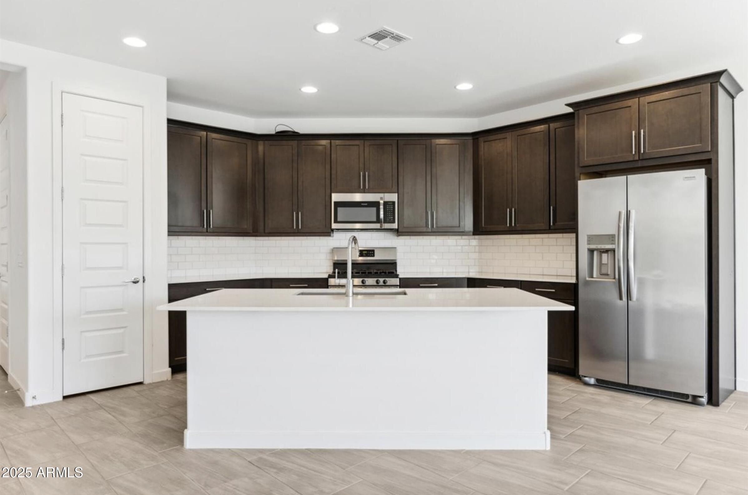 565 E WHITE WING Drive