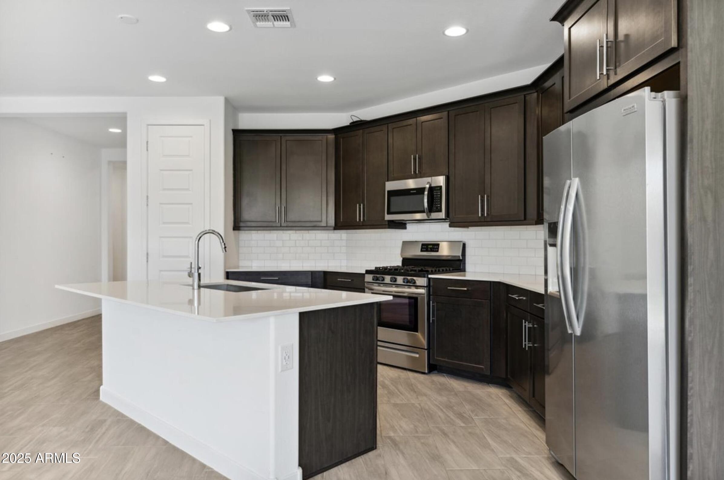 565 E WHITE WING Drive