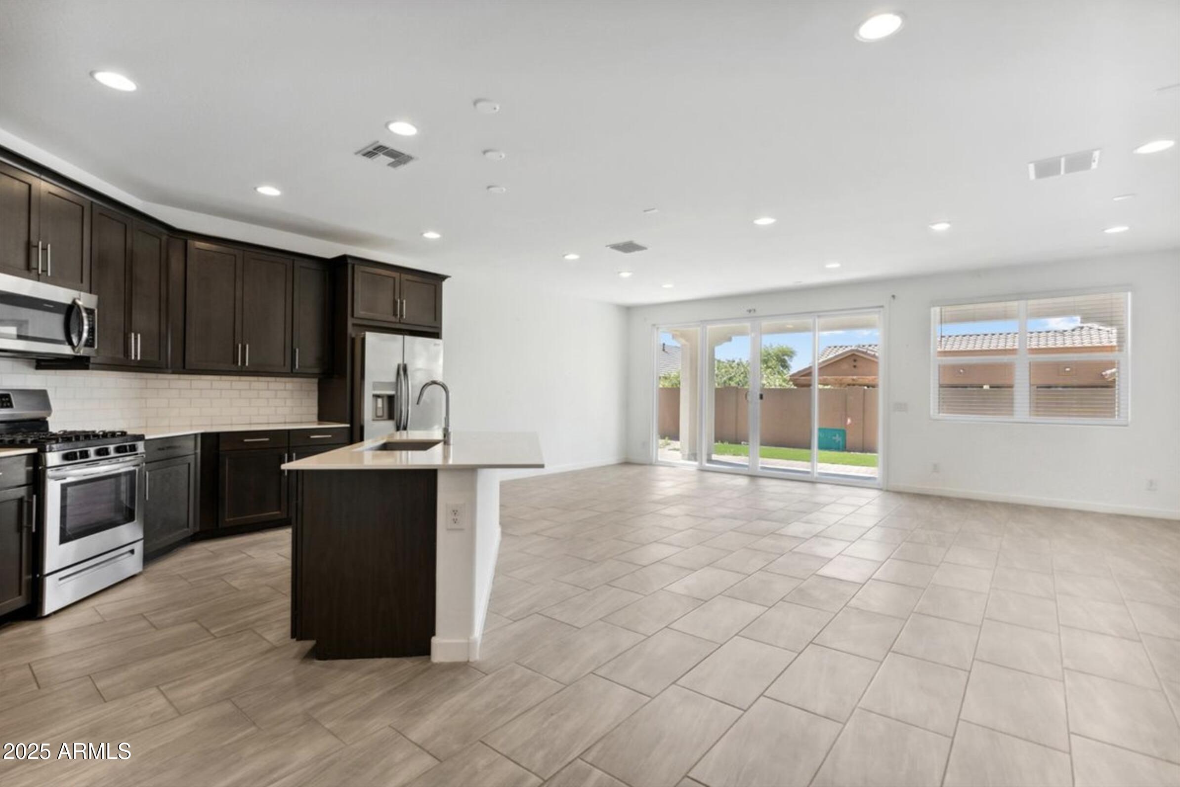 565 E WHITE WING Drive