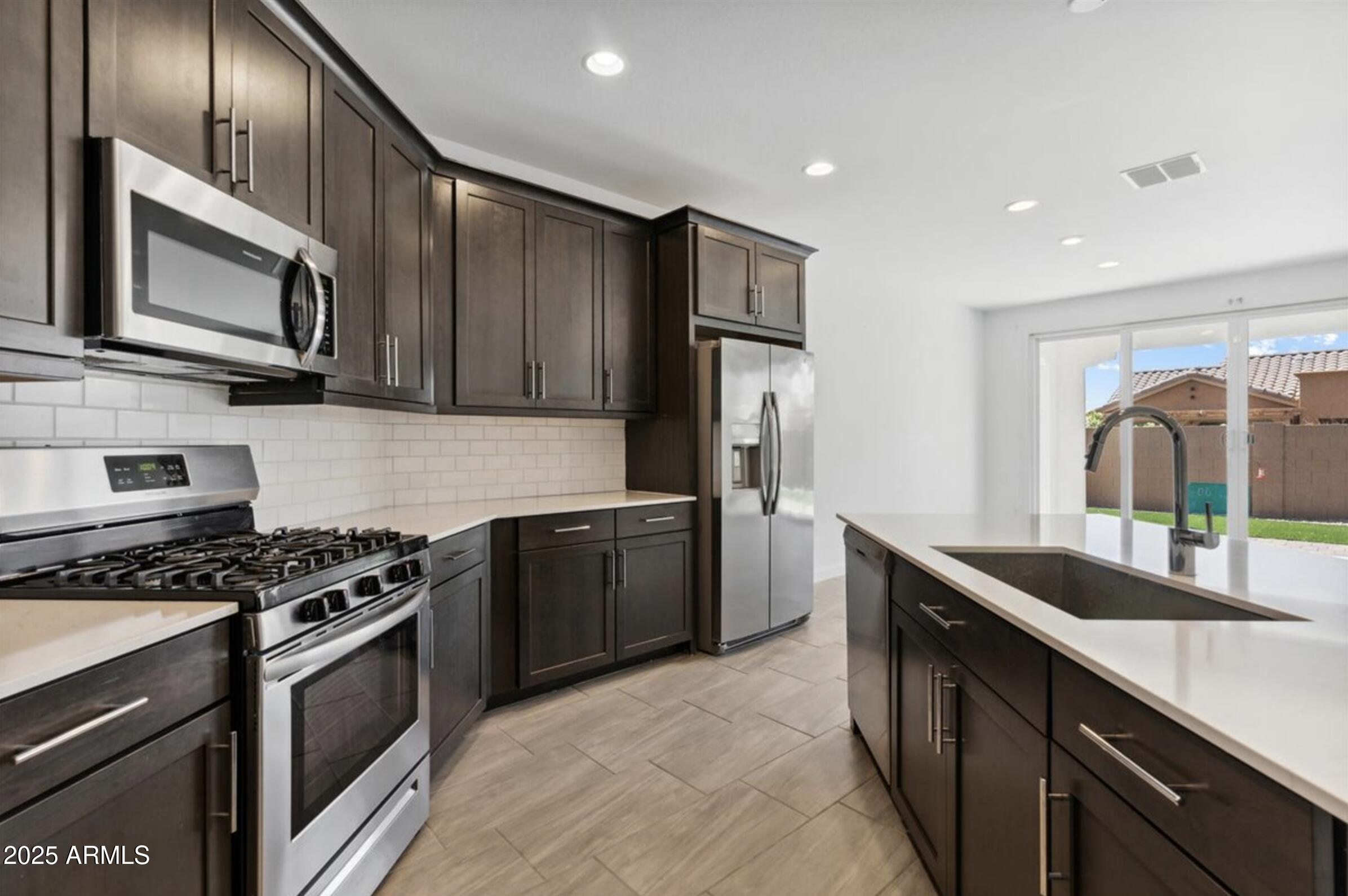 565 E WHITE WING Drive