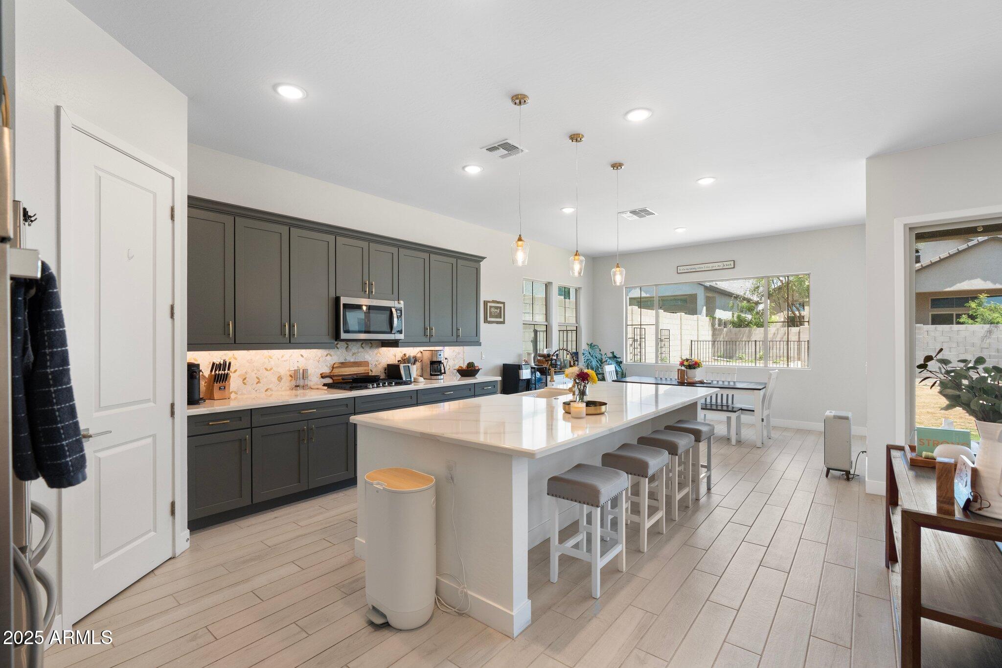 21134 W MINNEZONA Avenue